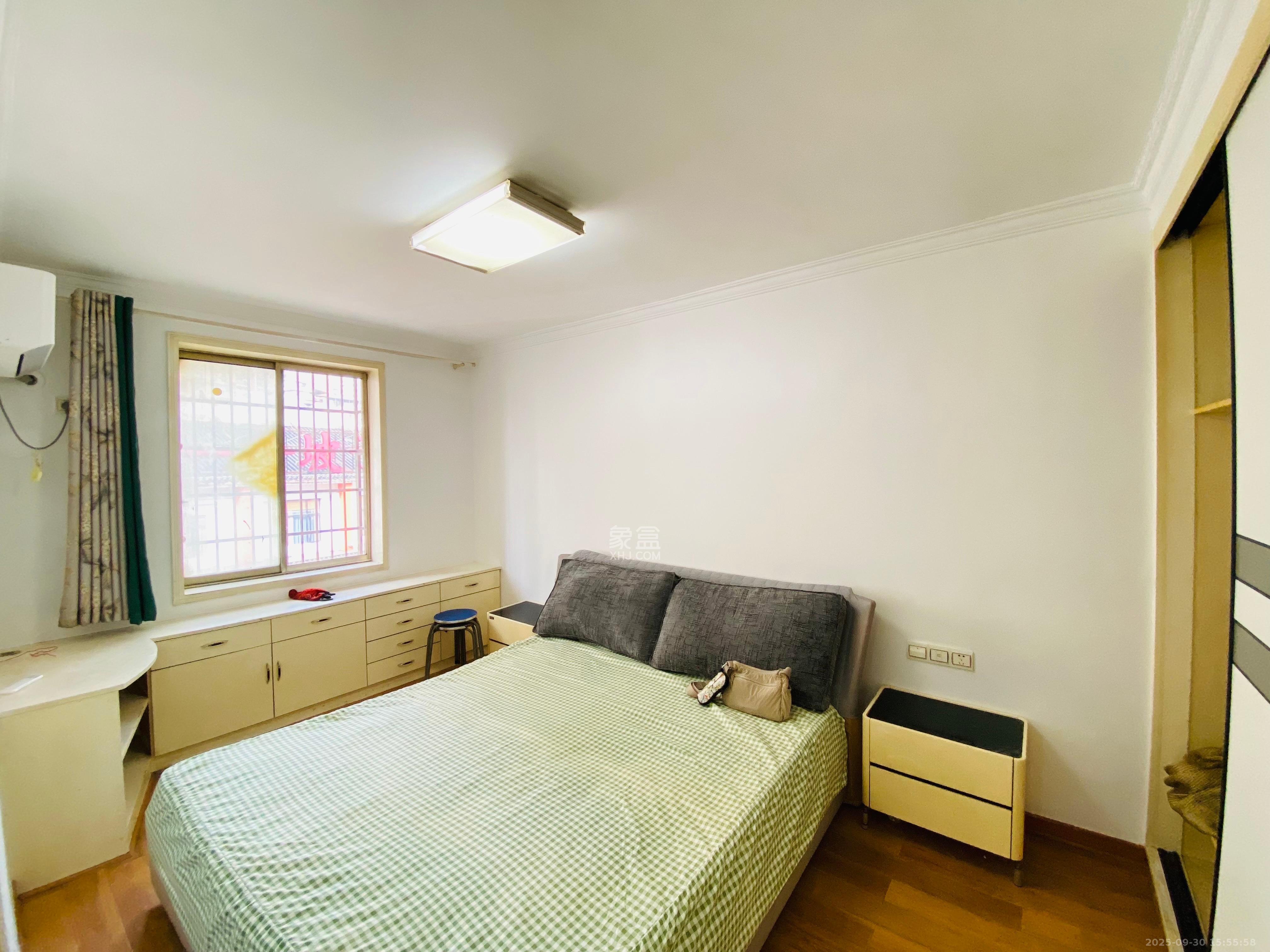 信丰民居 2室2厅1卫 2400.0元/月 信丰民居 2室2厅1卫 2400.0元/月室内图