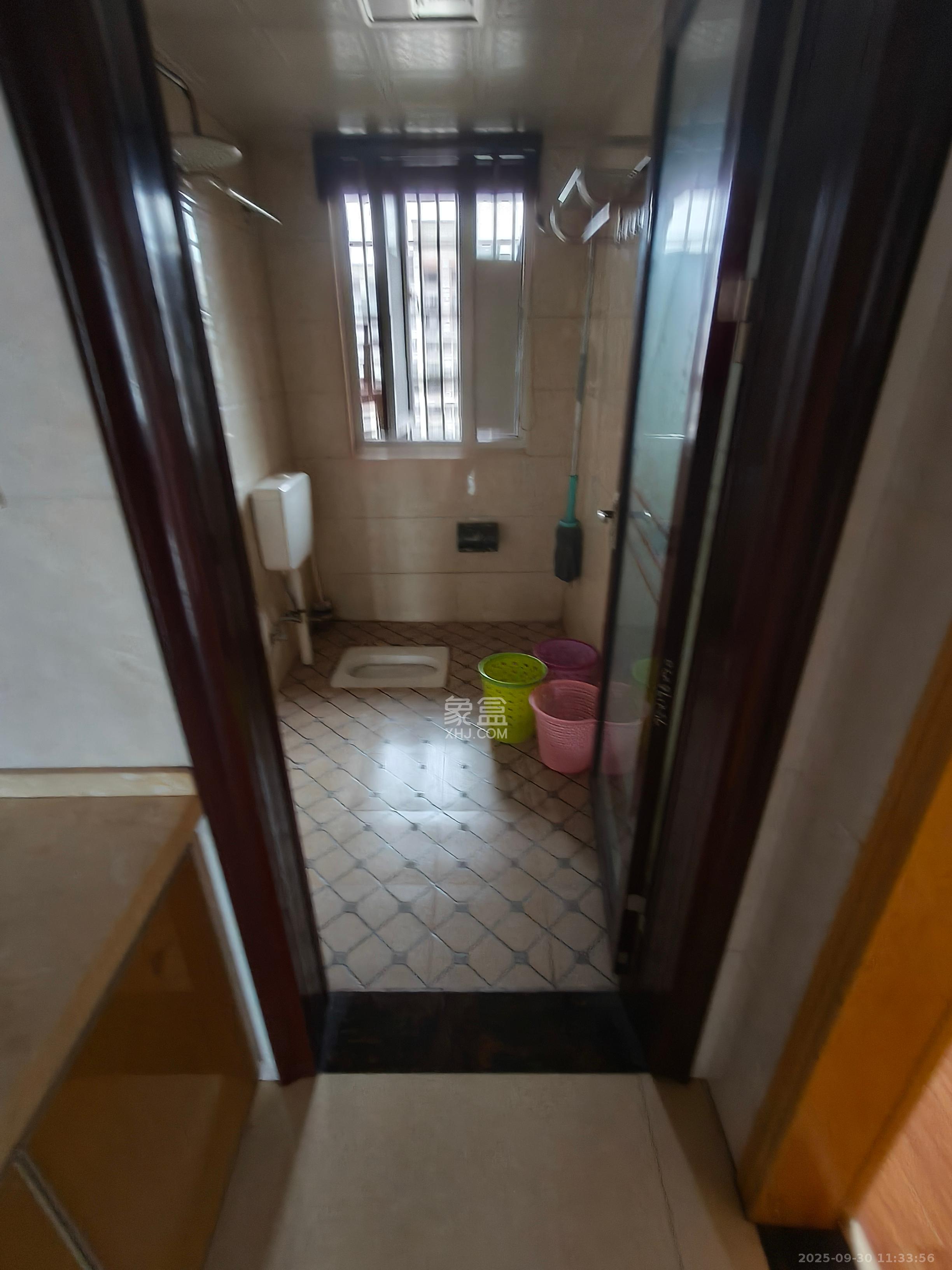 波隆城市花园  3室2厅2卫    2200.0元/月室内图