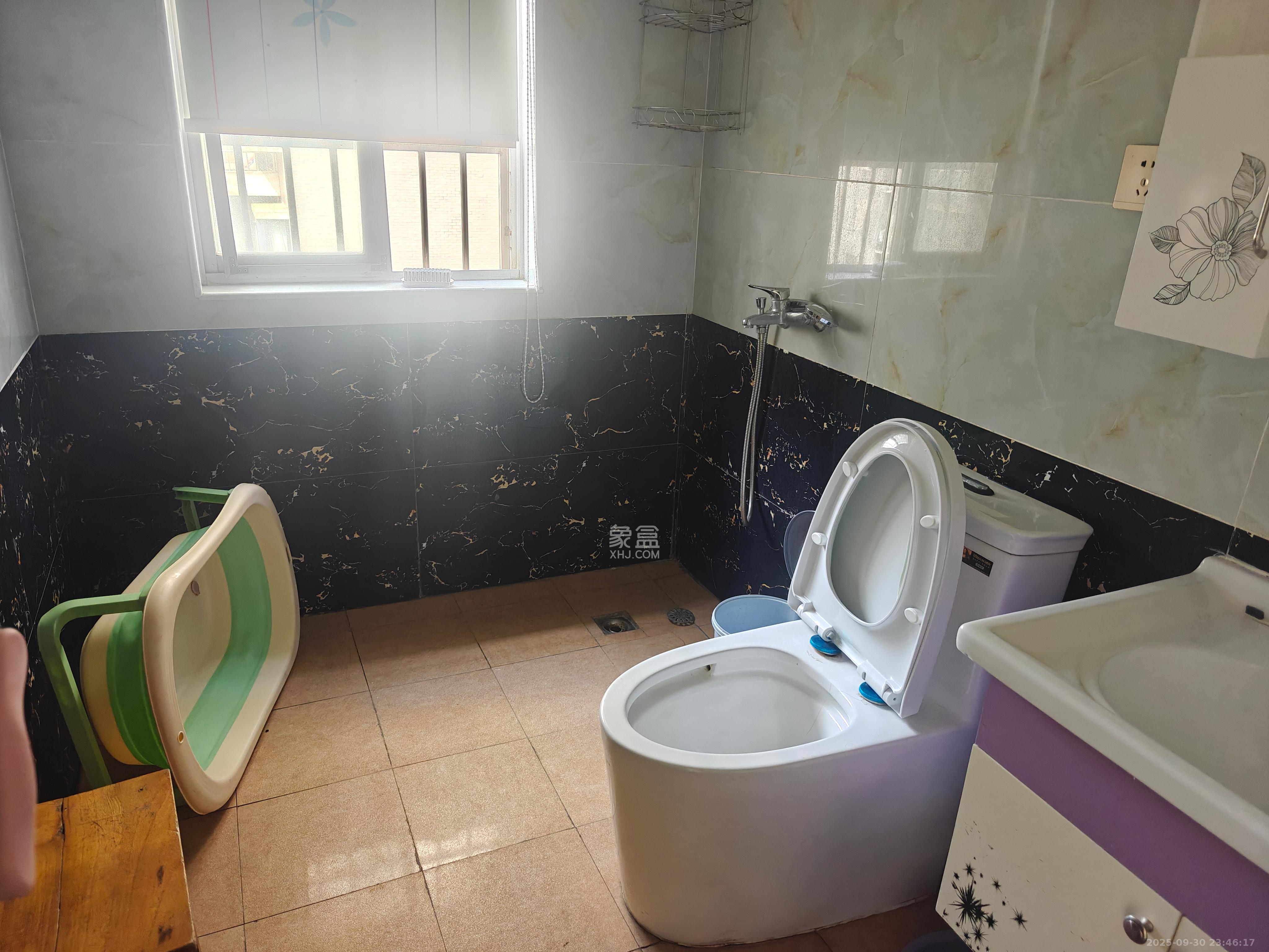 慧丰楼  5室2厅2卫    1400.0元/月室内图