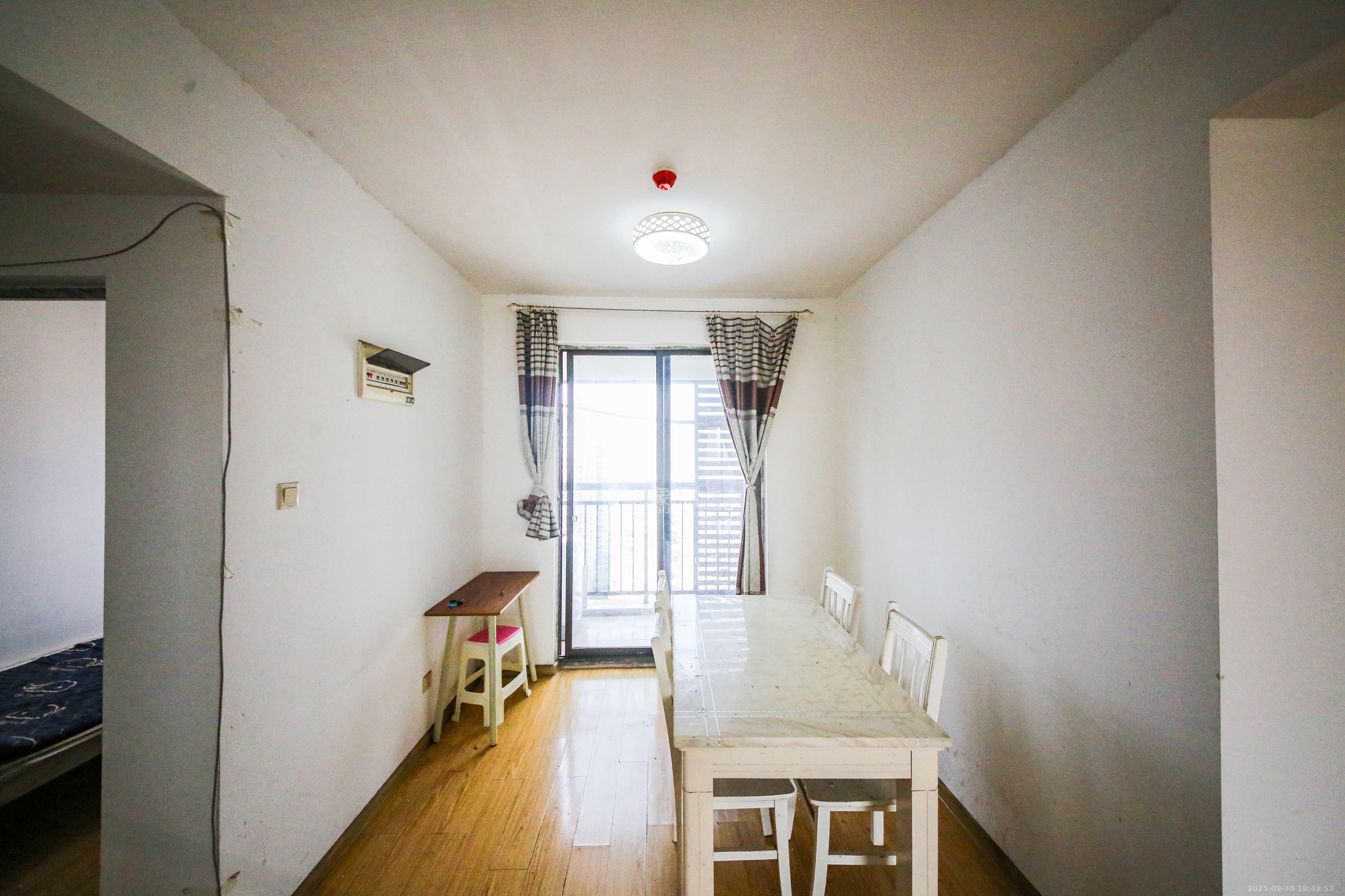 龙骧佳苑 4室2厅2卫 96.0万 龙骧佳苑 4室2厅2卫 96.0万客厅