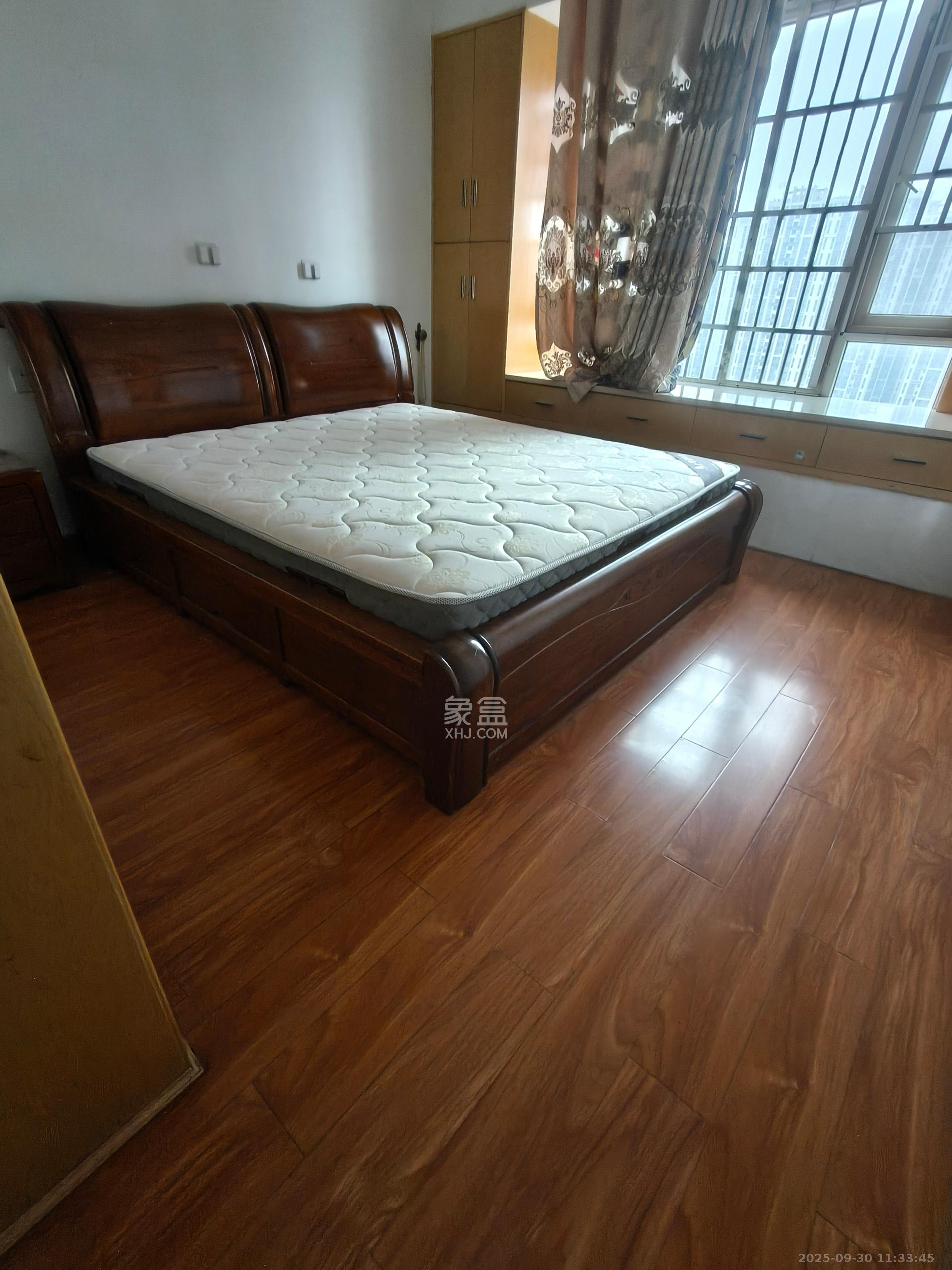 波隆城市花园  3室2厅2卫    2200.0元/月室内图