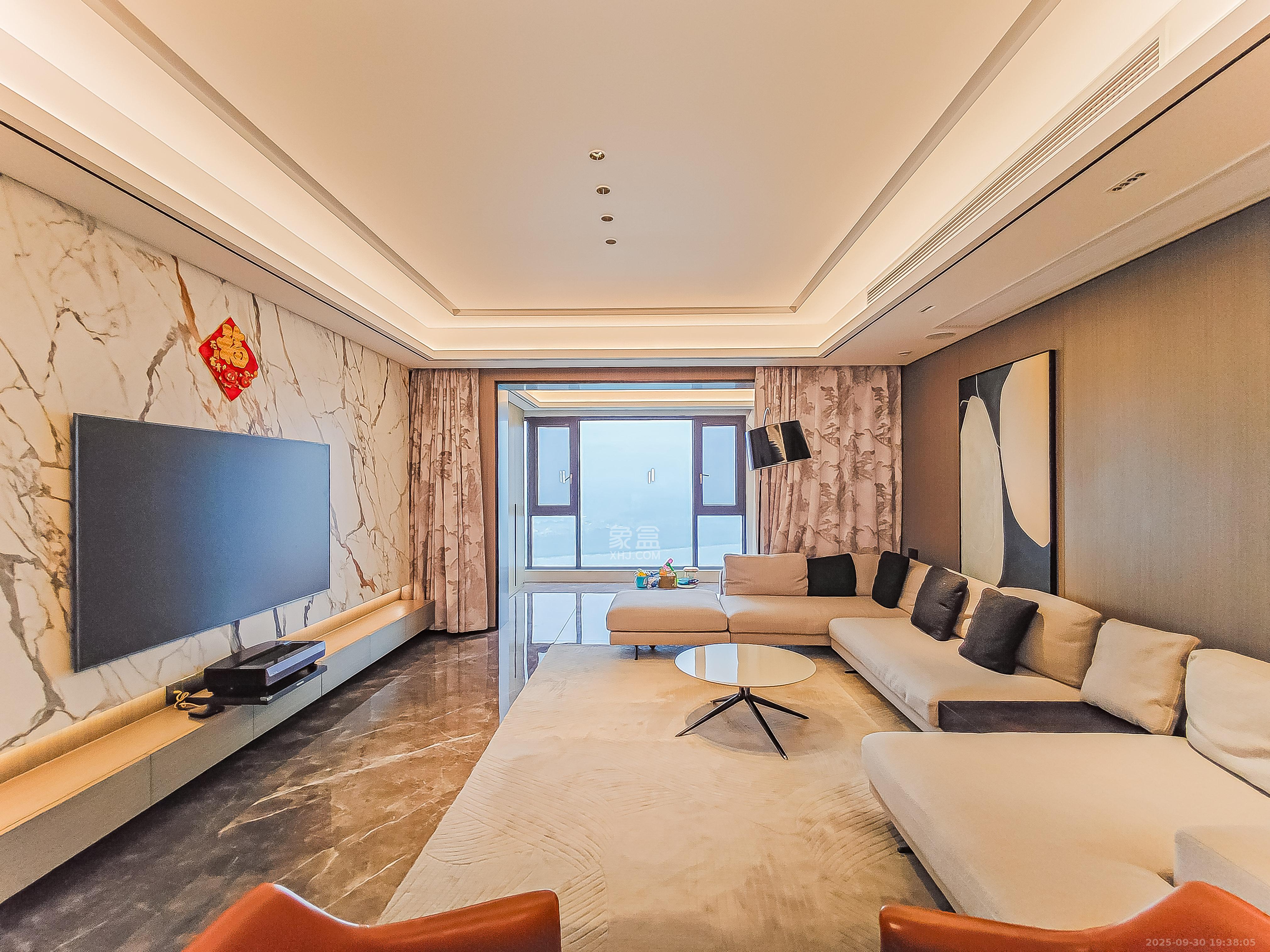 中建江山壹号  1室2厅4卫    880.0万客厅