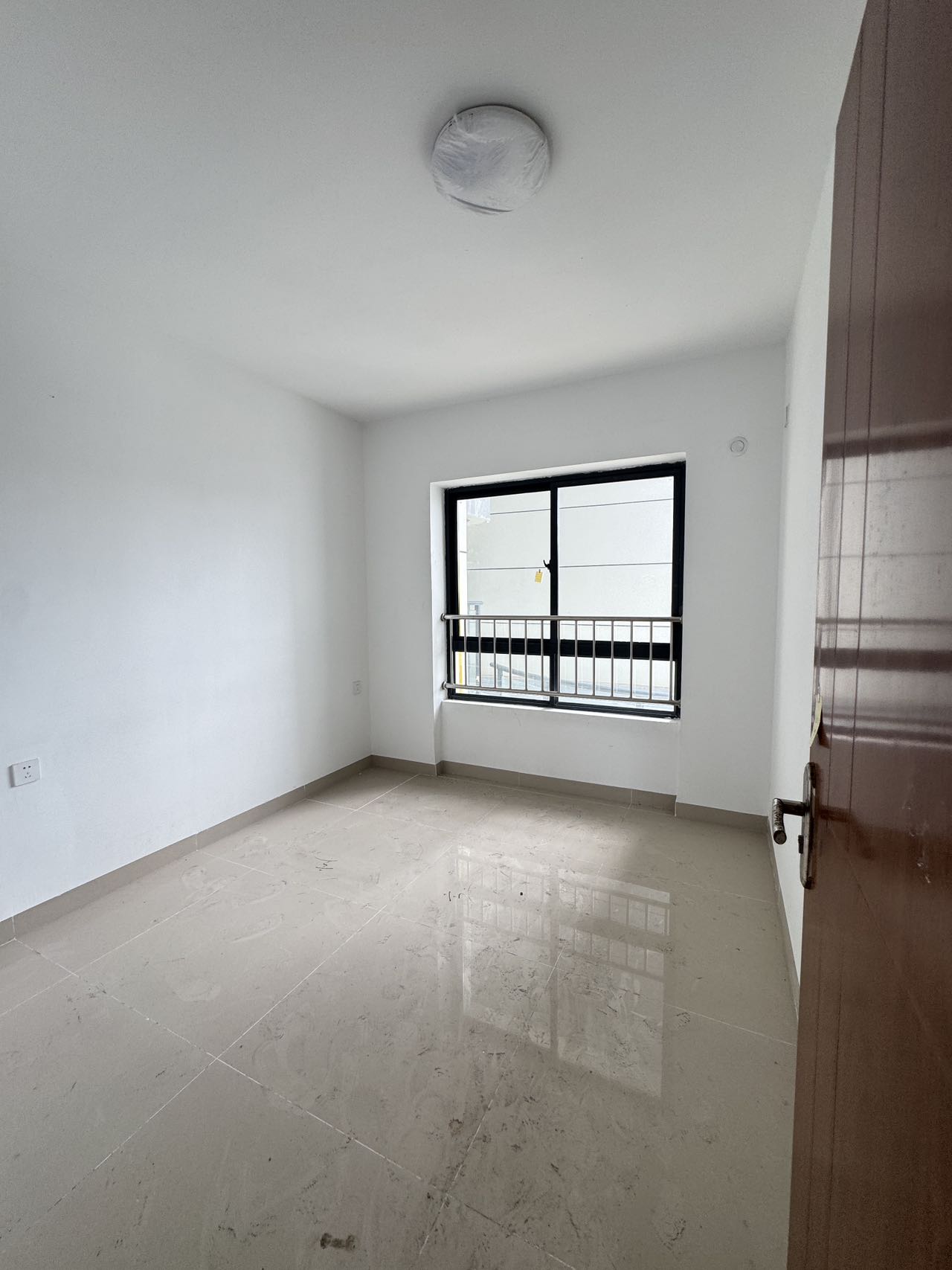 龙城新景  3室2厅2卫    153.0万客厅