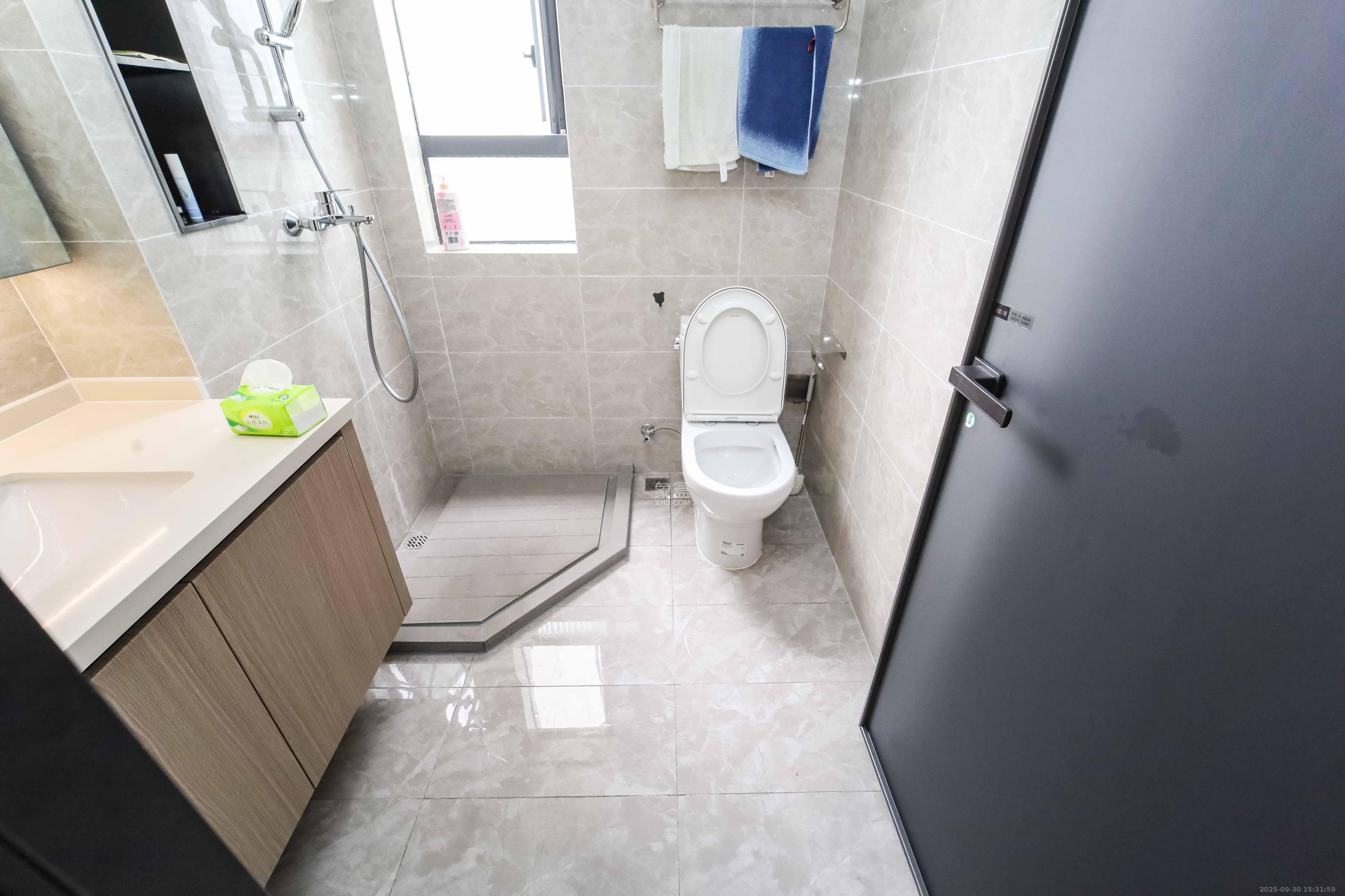 德奥上河城章 4室2厅2卫 230.0万 德奥上河城章 4室2厅2卫 230.0万卧室