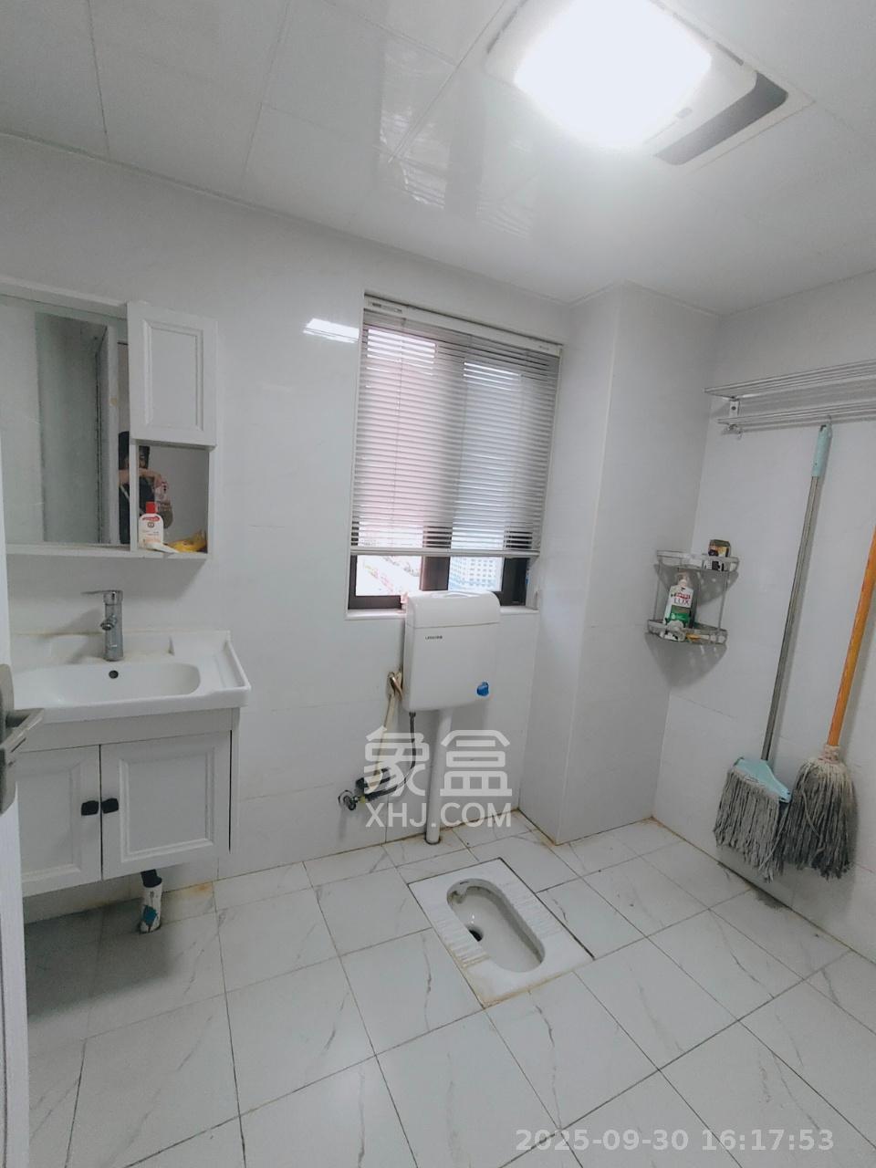 东方美地  3室2厅2卫    2400.0元/月室内图