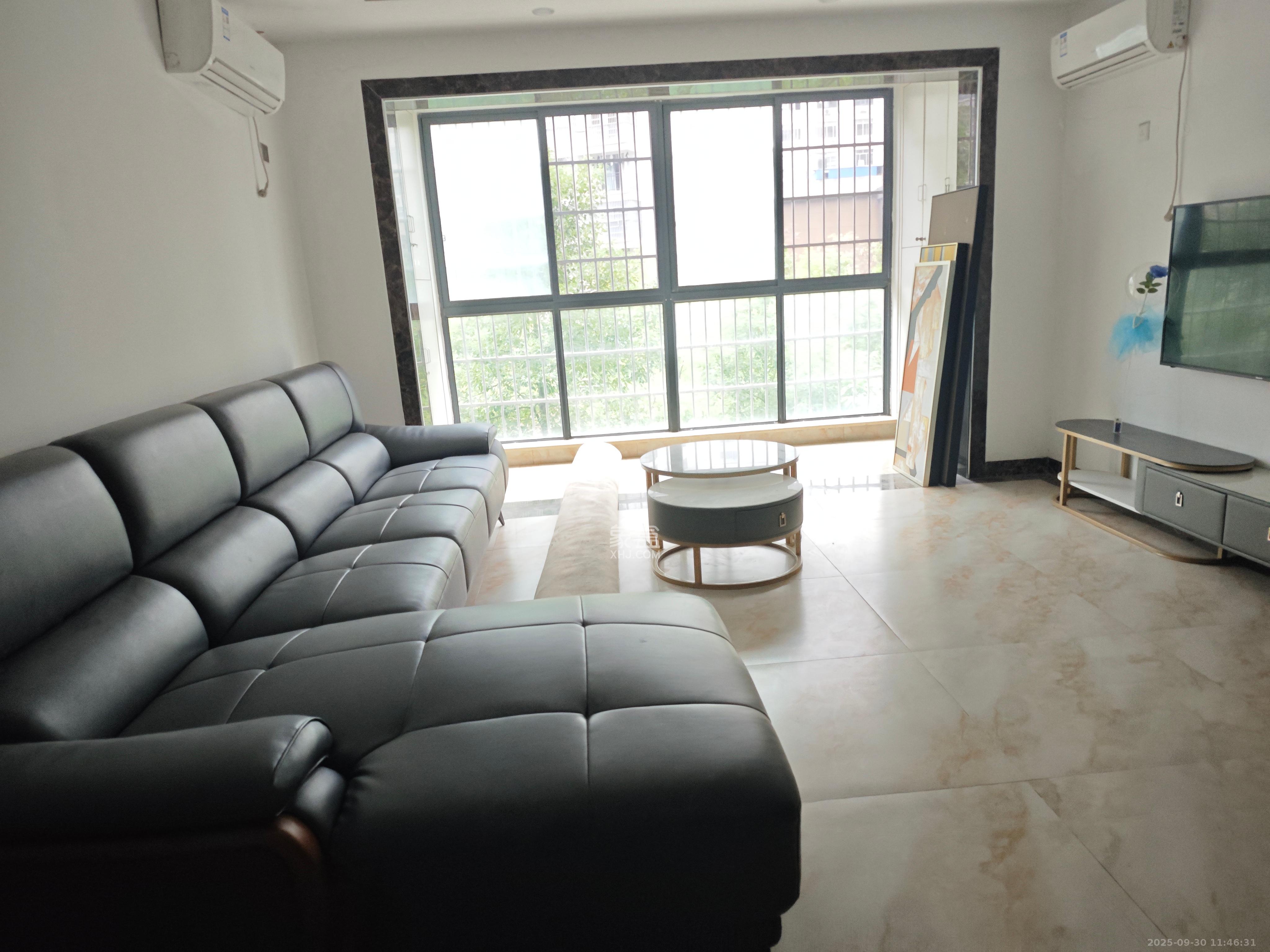 世纪桃花苑  4室2厅2卫    3200.0元/月室内图