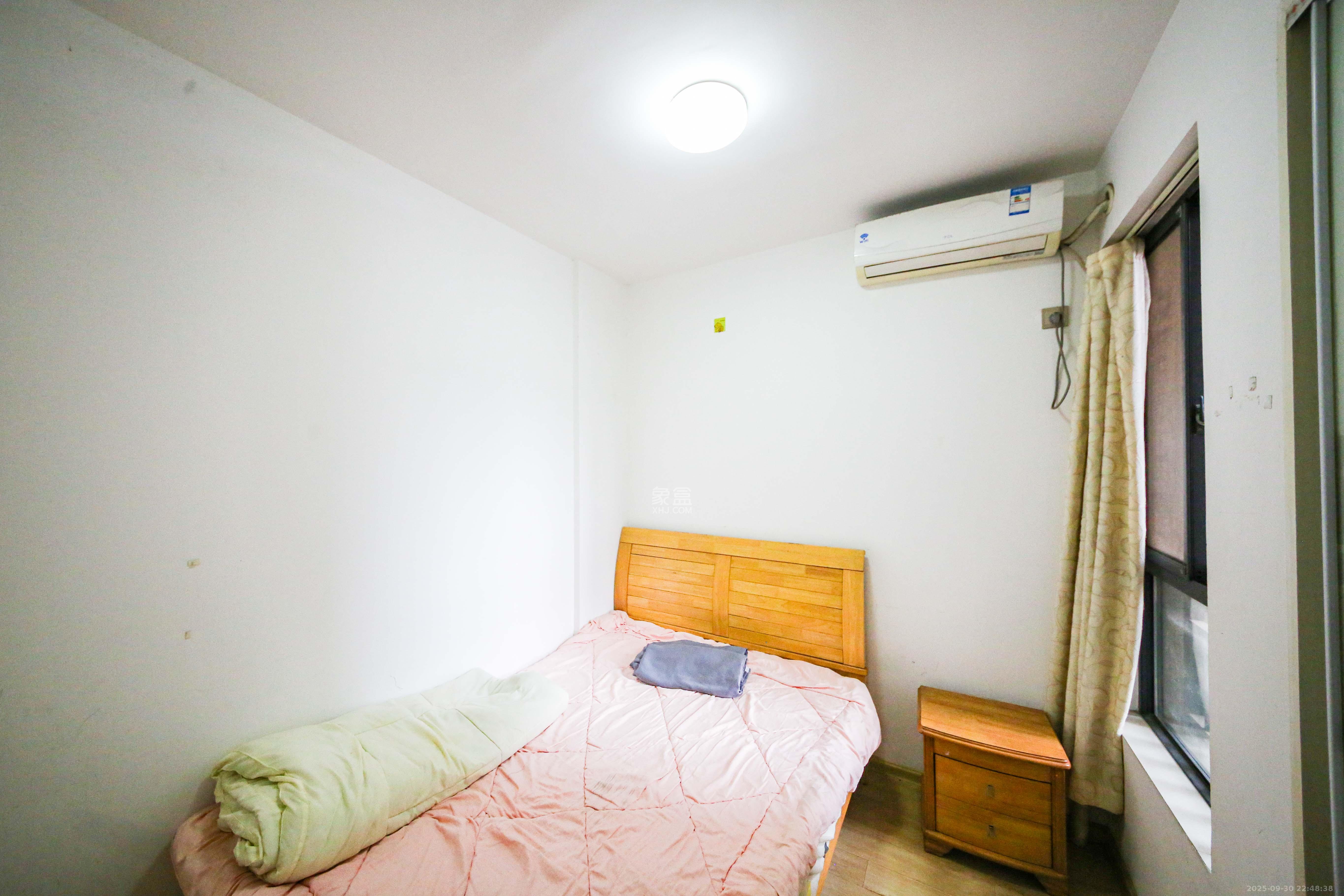 上峰苑(兰亭玥岛) 2室2厅1卫 52.0万 上峰苑(兰亭玥岛) 2室2厅1卫 52.0万卧室