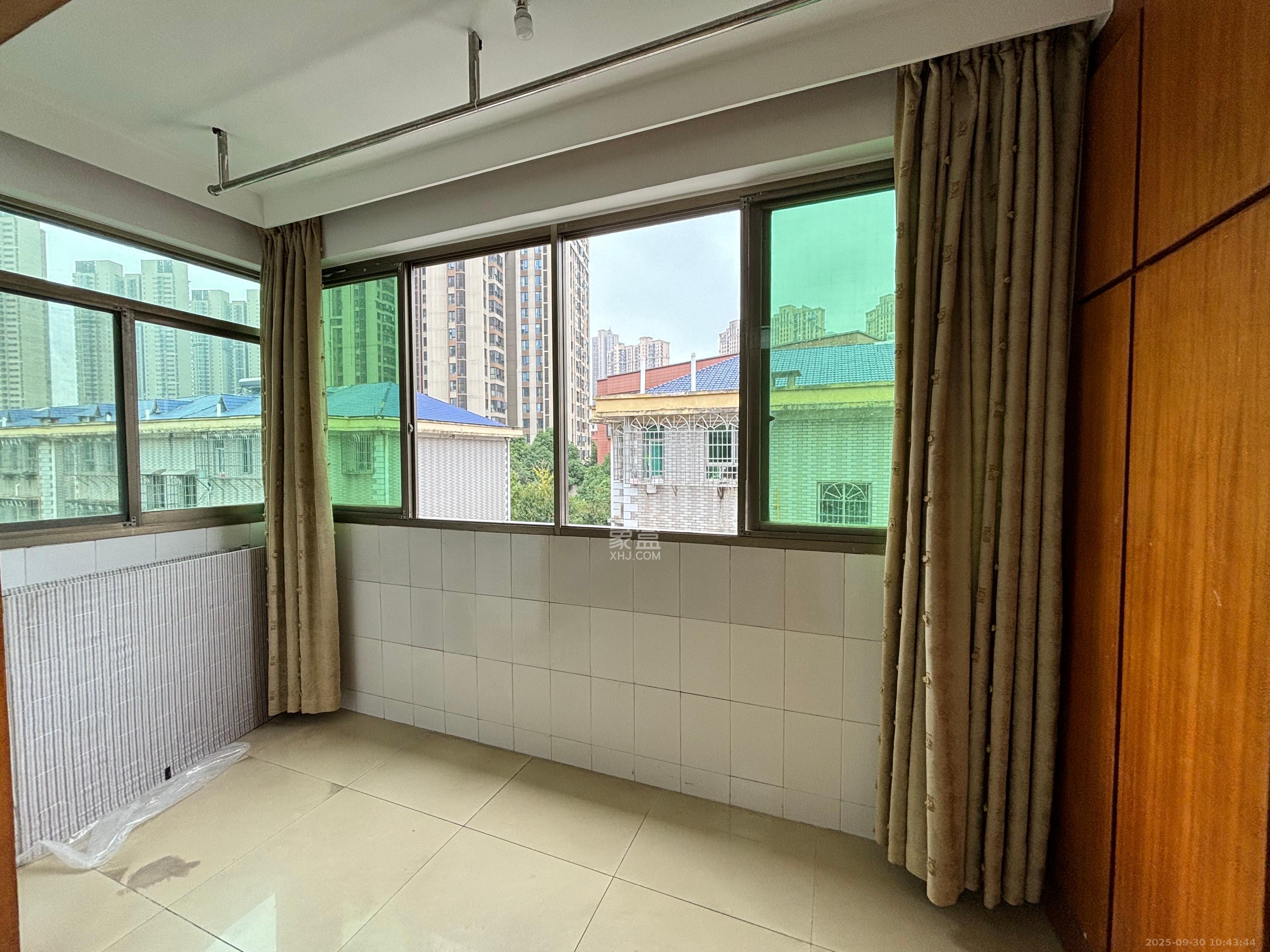 岳北社区 2室1厅1卫 2100.0元/月 岳北社区 2室1厅1卫 2100.0元/月室内图