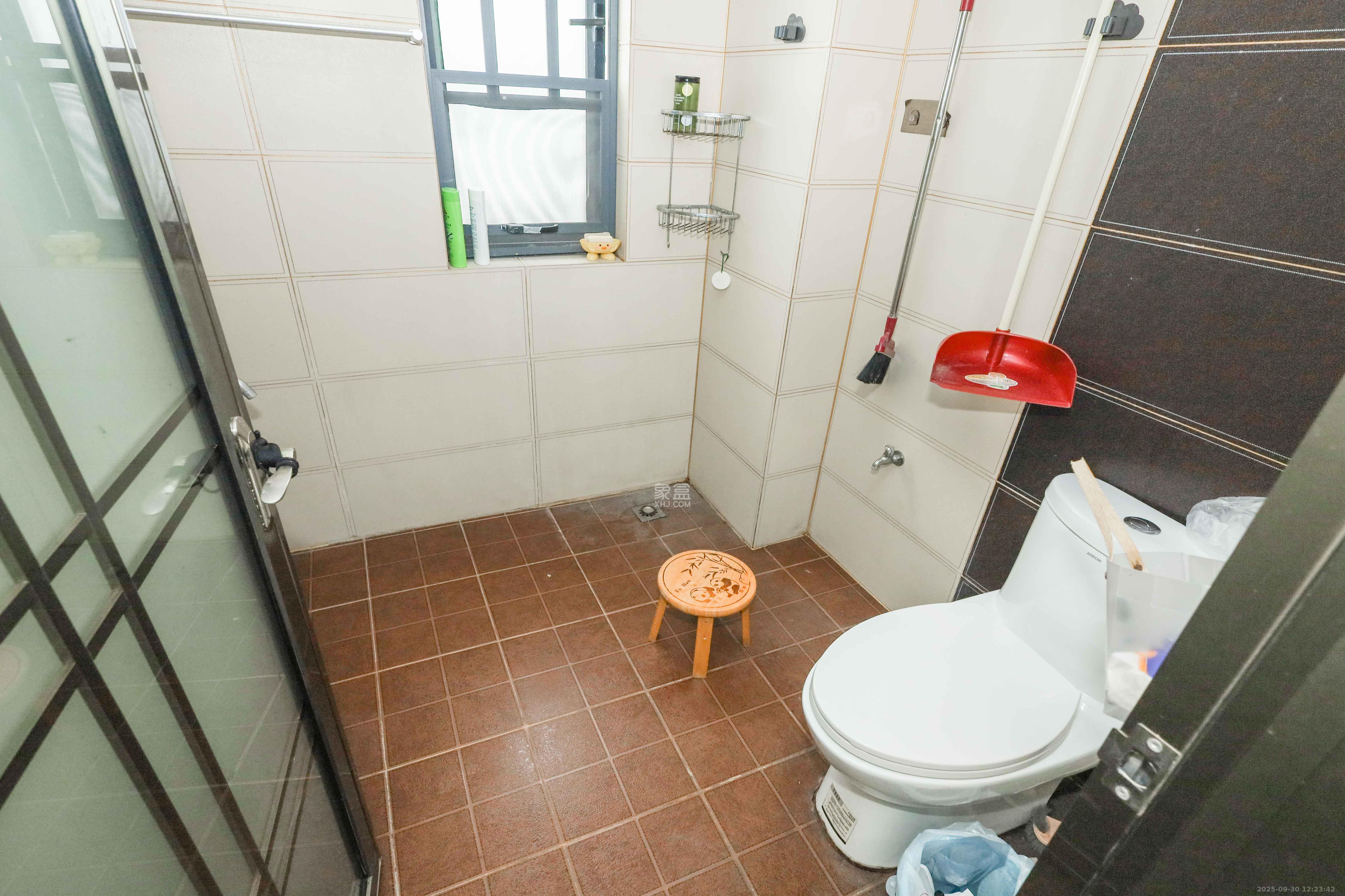 好莱城（弘德西街）  4室2厅2卫    120.0万卫生间