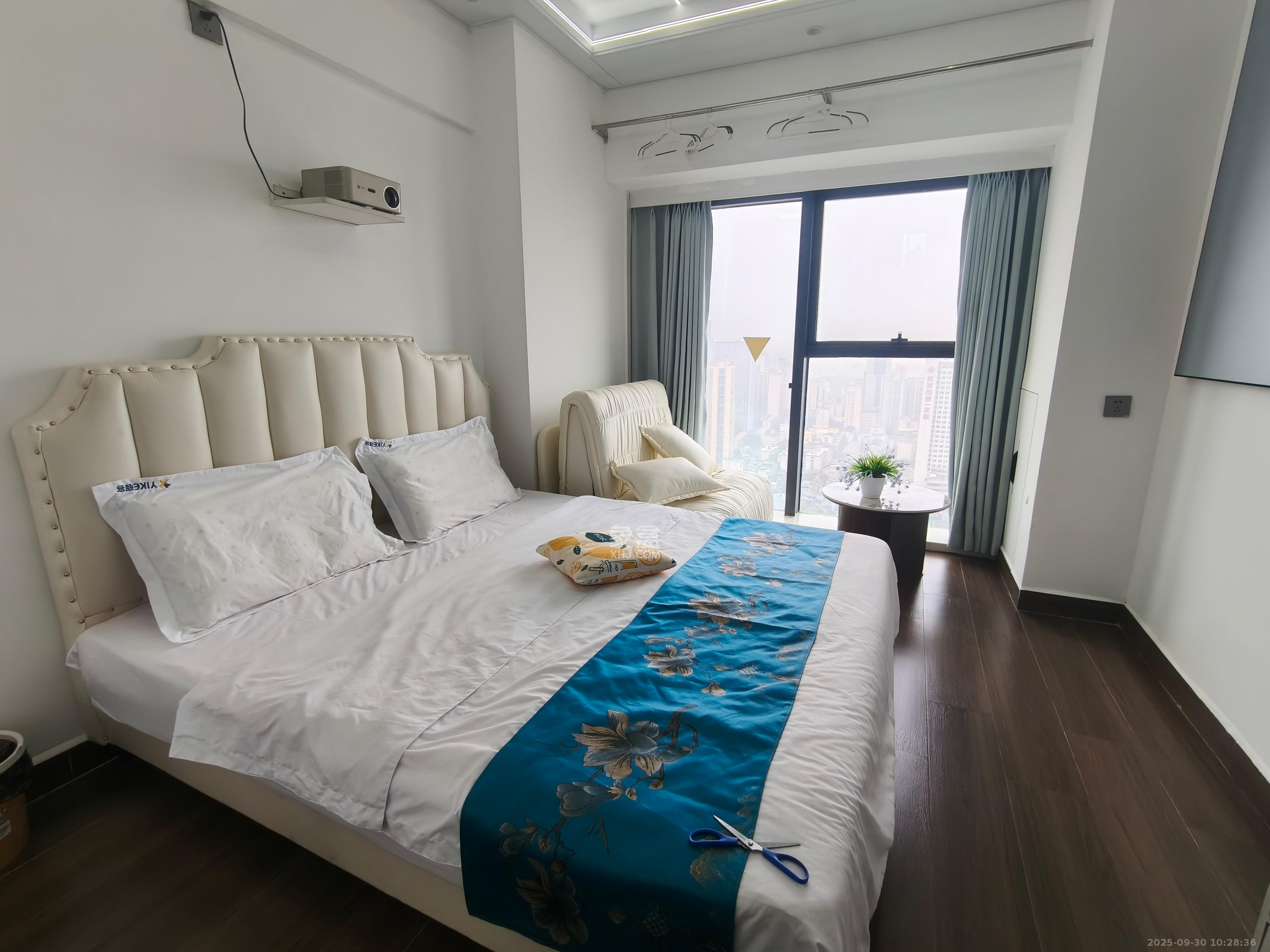 华润置地中心 1室0厅0卫 2300.0元/月 华润置地中心 1室0厅0卫 2300.0元/月室内图