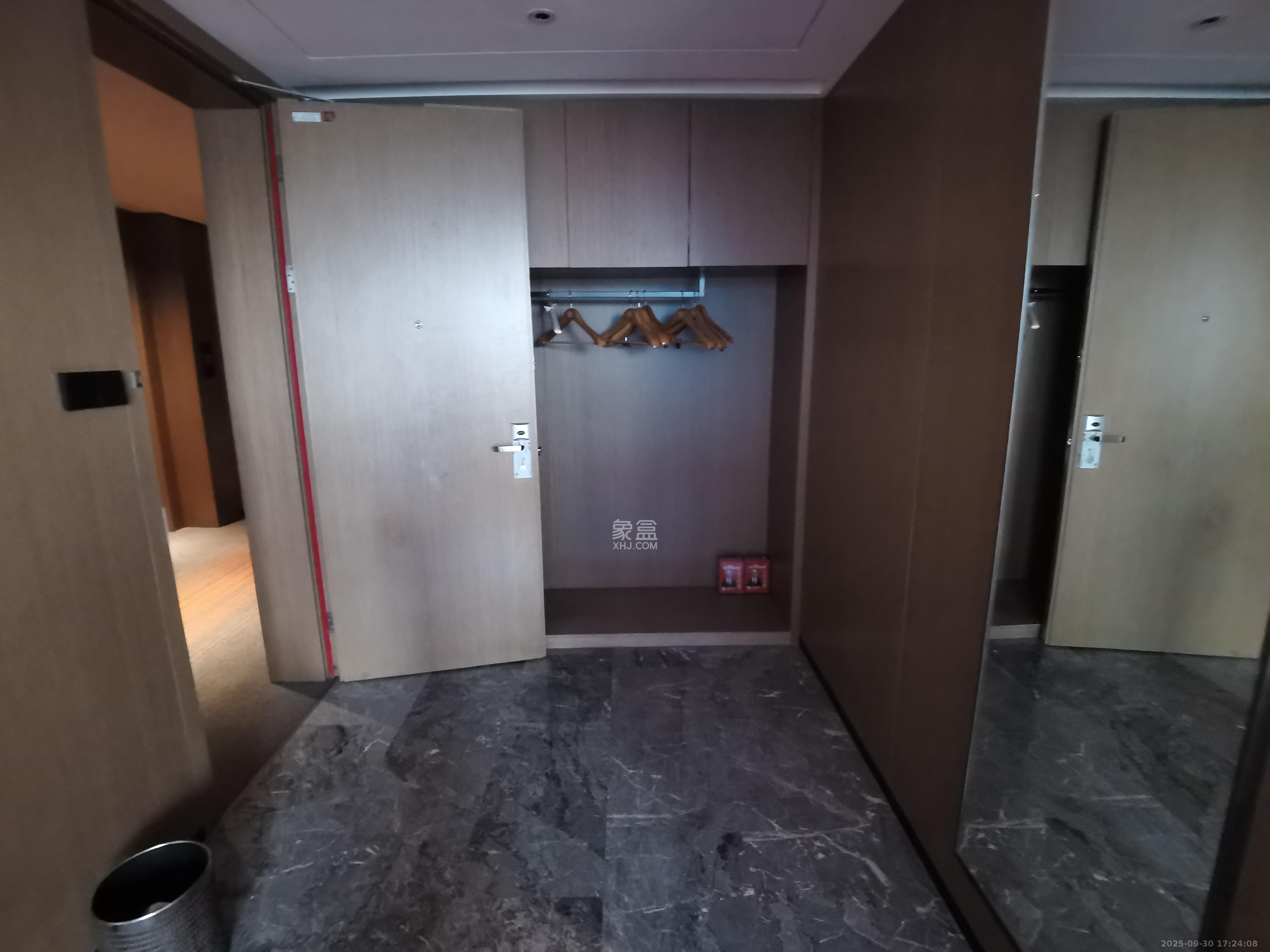 东盈商业广场(华泉城市广场) 1室0厅0卫 3500.0元/月 东盈商业广场(华泉城市广场) 1室0厅0卫 3500.0元/月室内图