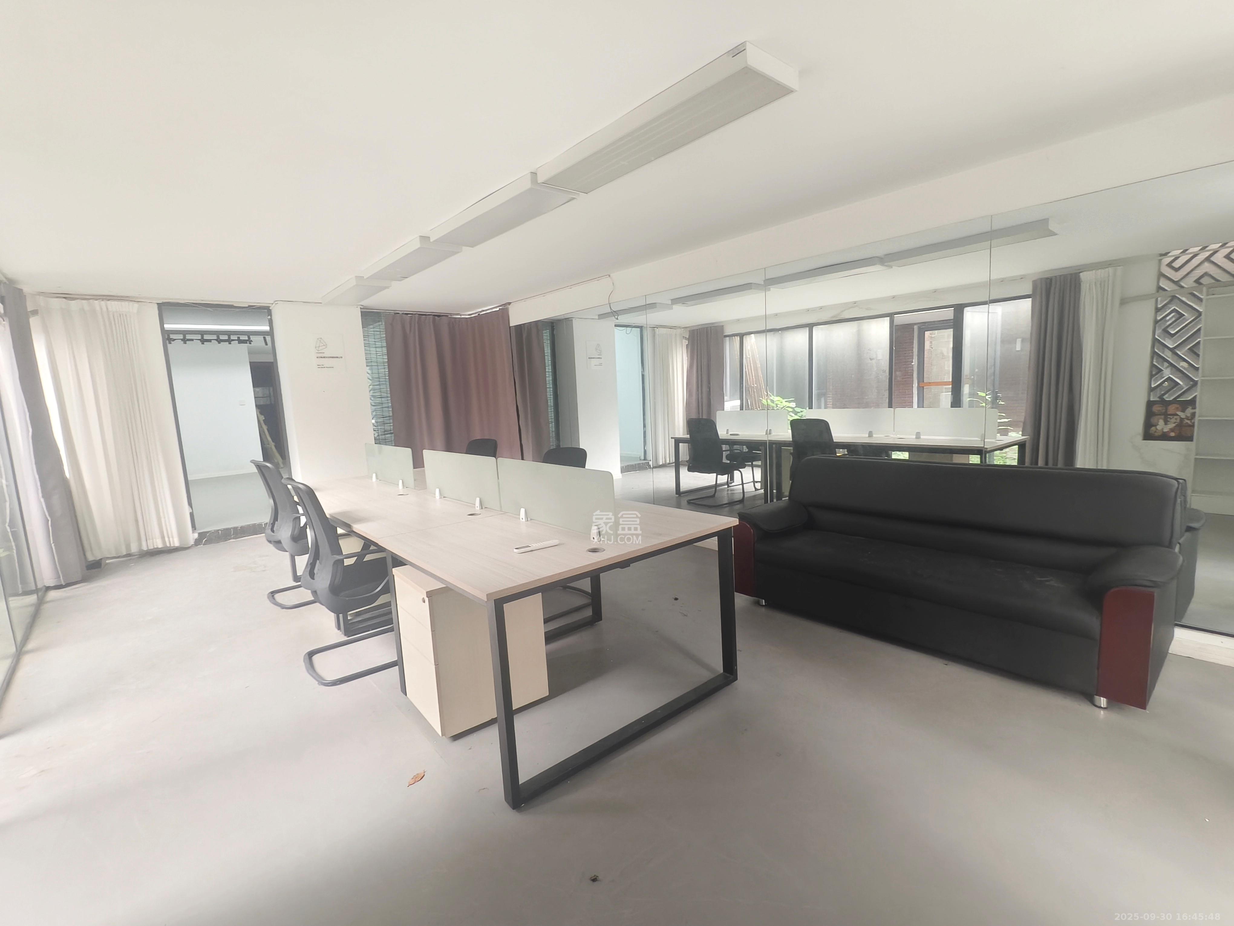 万科城 5室2厅2卫 7000.0元/月 万科城 5室2厅2卫 7000.0元/月室内图