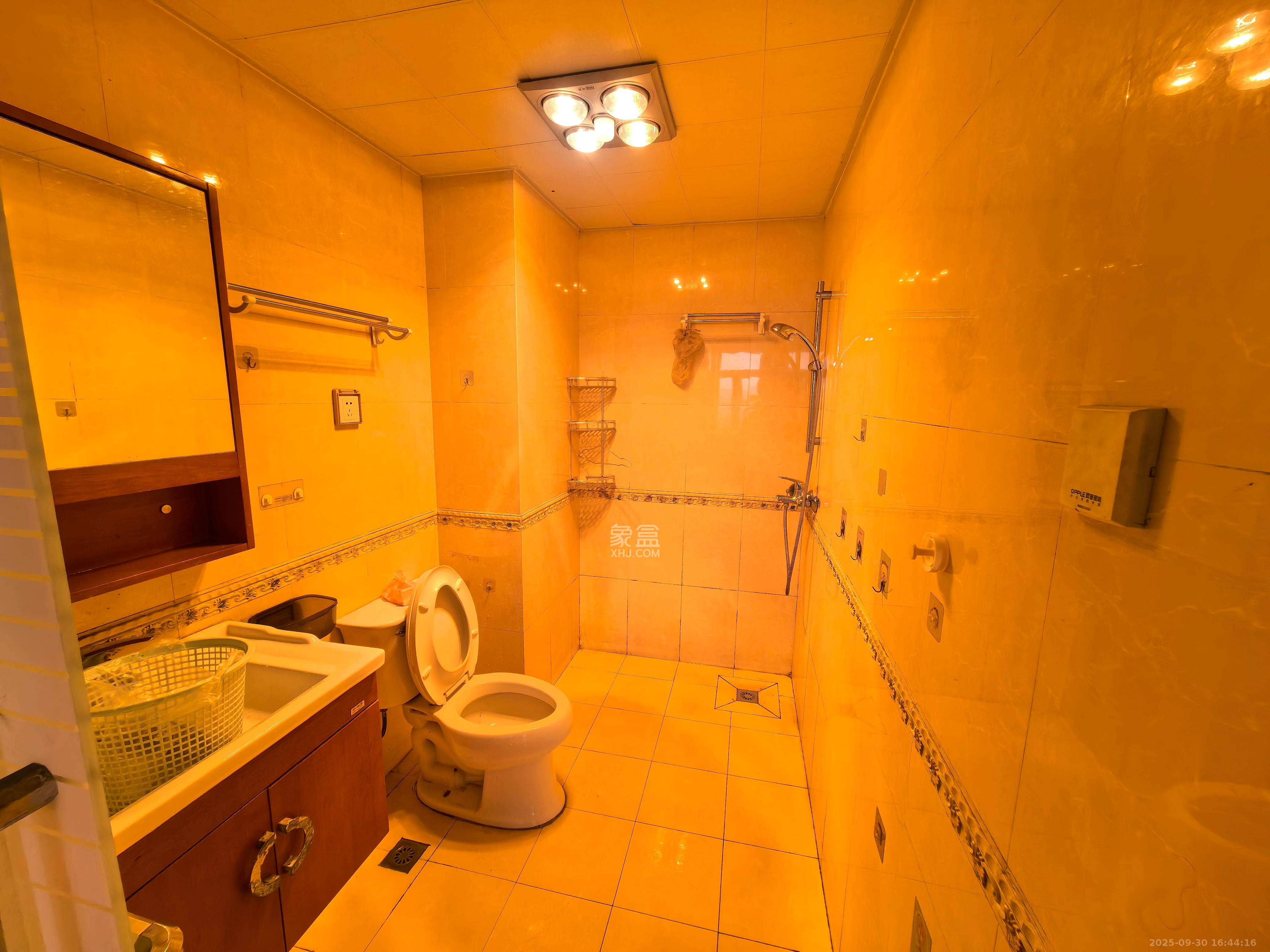 环宇天地、中海地产（中信城市广场二期）  2室2厅1卫    1800.0元/月室内图