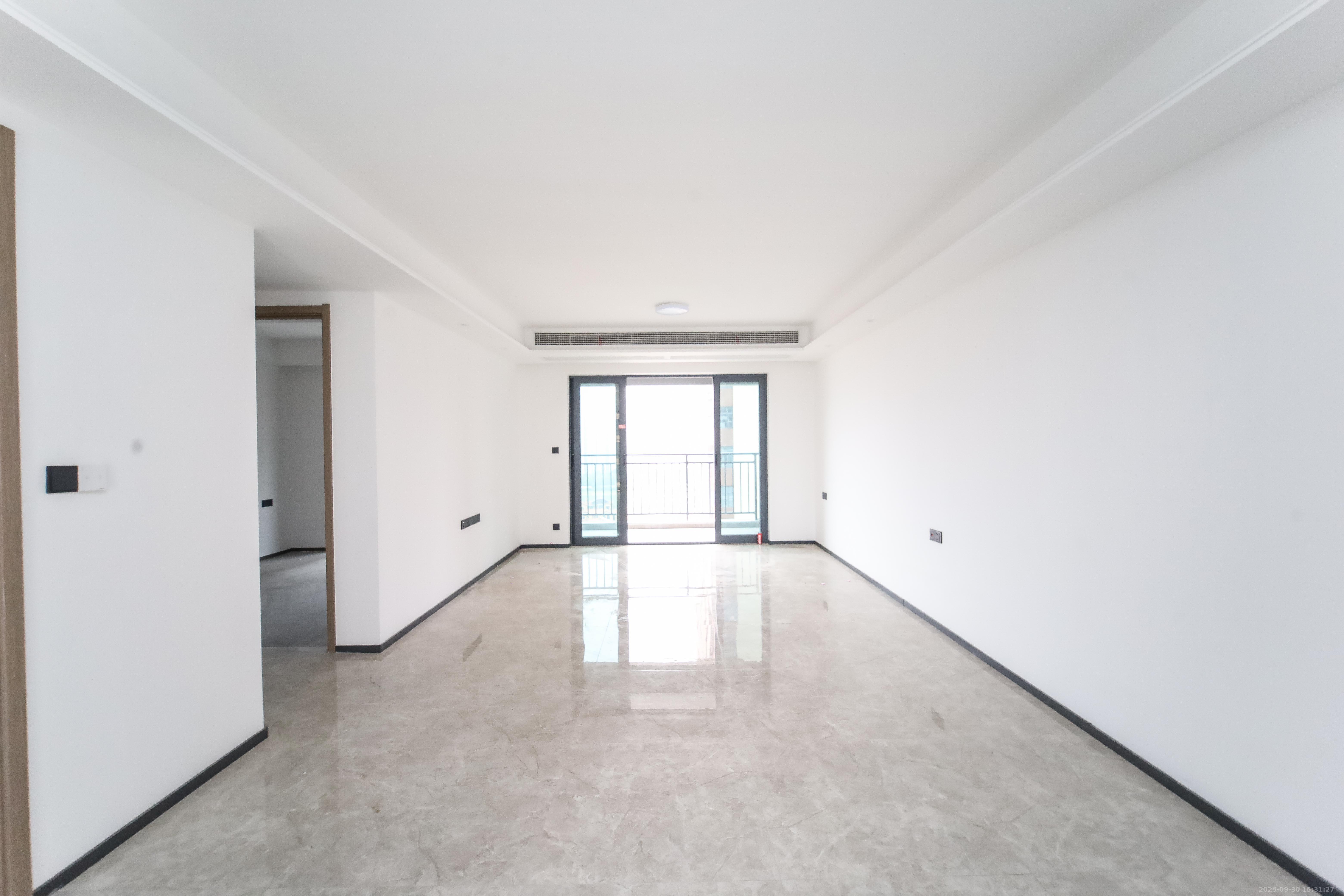 德奥上河城章 4室2厅2卫 228.0万 德奥上河城章 4室2厅2卫 228.0万客厅