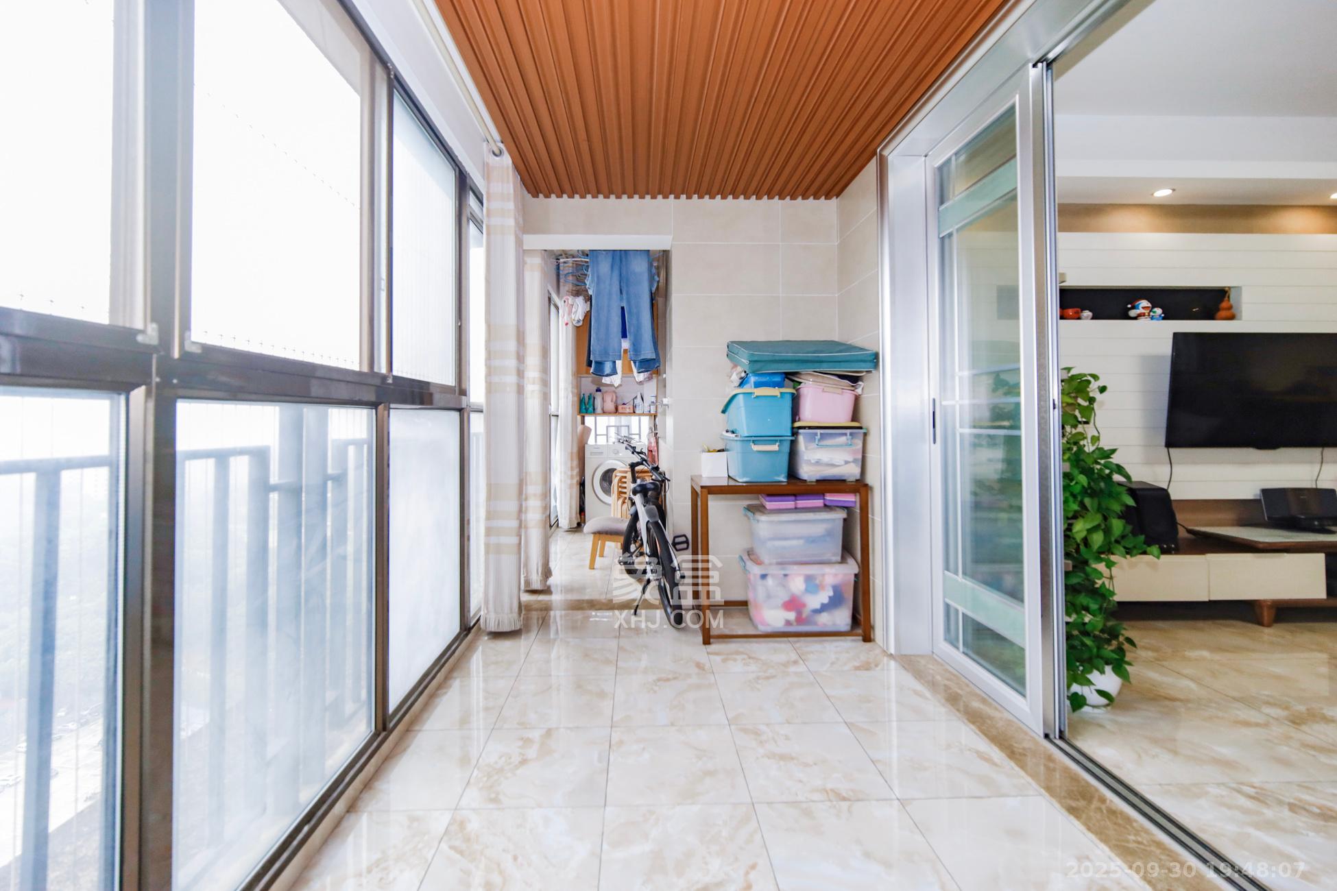 香樟鑫都  4室2厅2卫    115.8万阳台