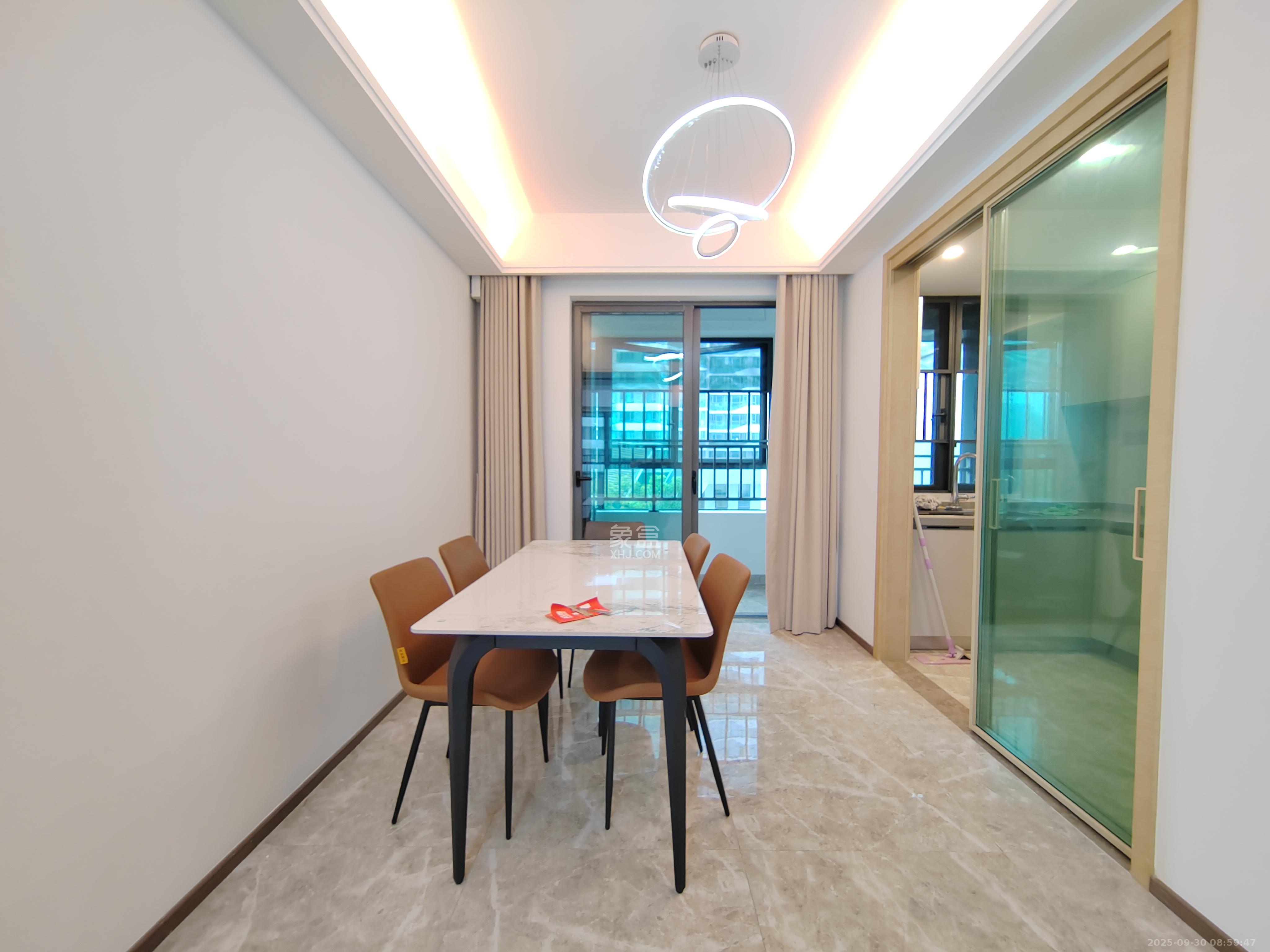 复地滨江金融中心 4室2厅2卫 4700.0元/月 复地滨江金融中心 4室2厅2卫 4700.0元/月室内图