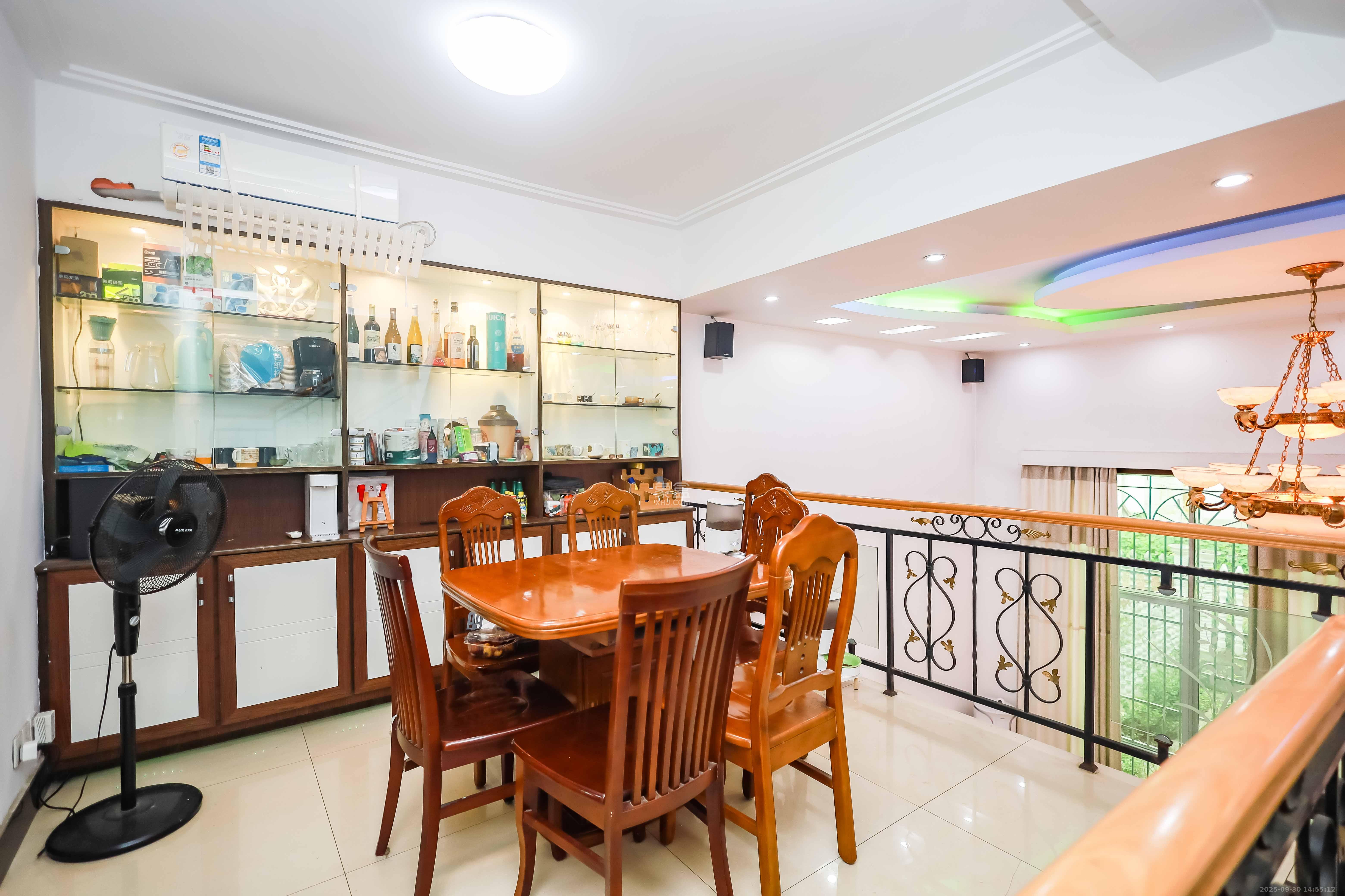 静园山庄 4室2厅3卫 179.0万 静园山庄 4室2厅3卫 179.0万其他