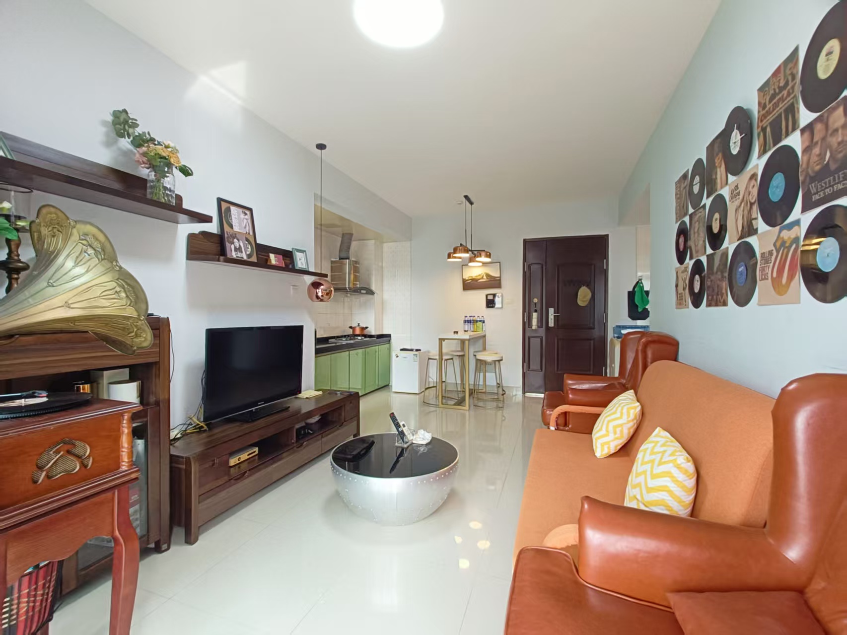 环强御景湾 1室1厅1卫 2100.00元/月 环强御景湾 1室1厅1卫 2100.00元/月室内图