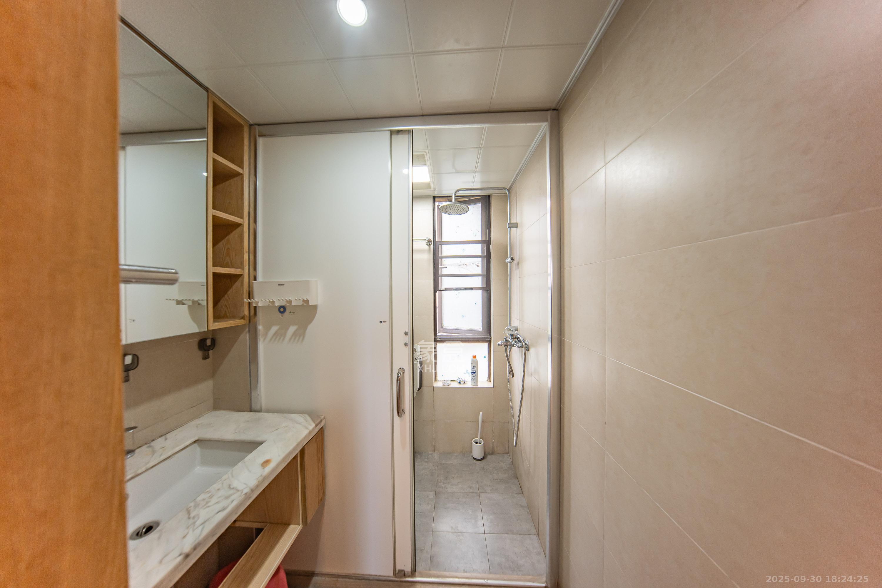 华润橡树湾 1室2厅2卫 100.0万 华润橡树湾 1室2厅2卫 100.0万卫生间