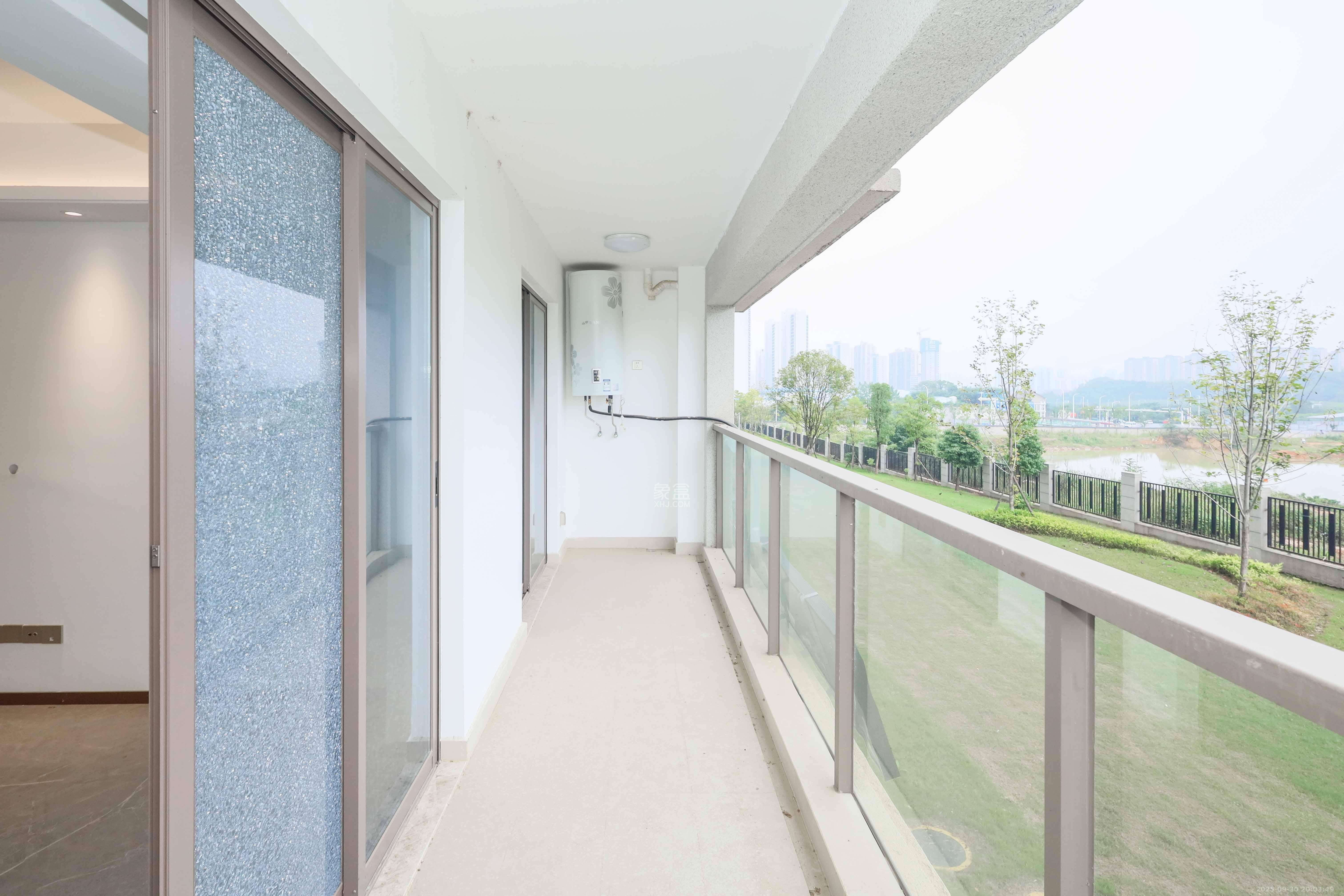 阳光城翡丽云邸  4室2厅2卫    122.8万阳台