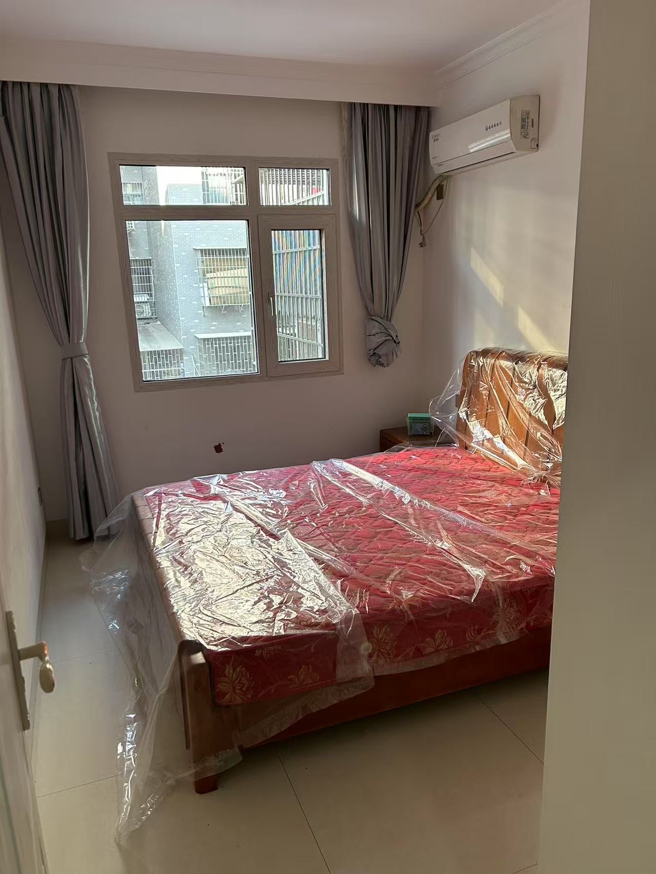 互助小区 4室2厅2卫 1800.0元/月 互助小区 4室2厅2卫 1800.0元/月室内图