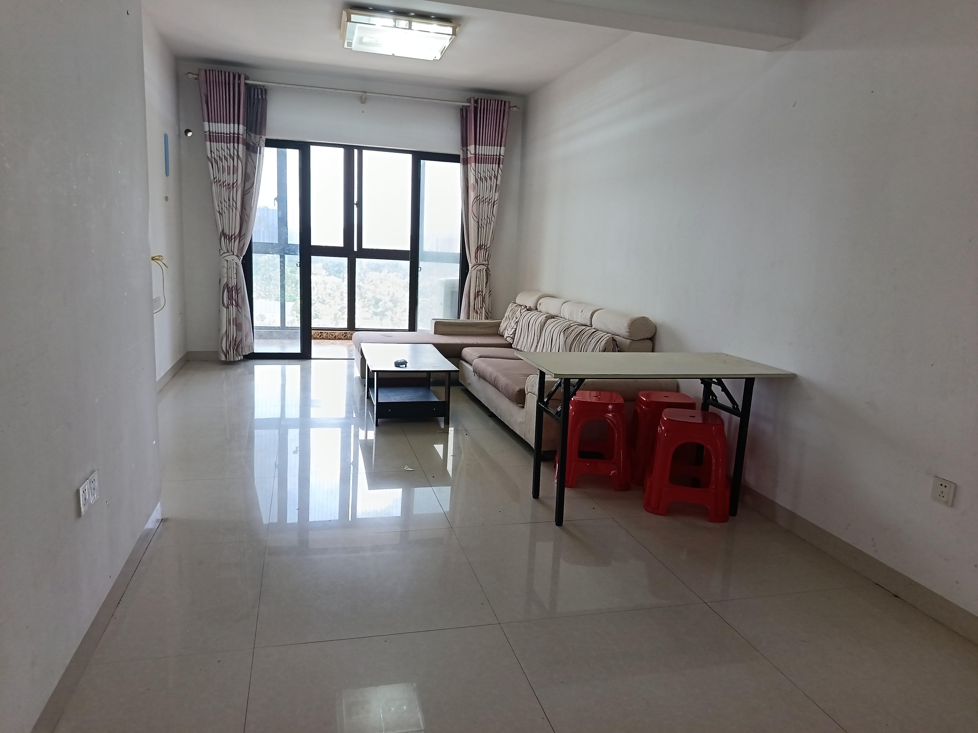 沁园岭秀（别名：海角花园）  2室2厅1卫    2300.0元/月室内图