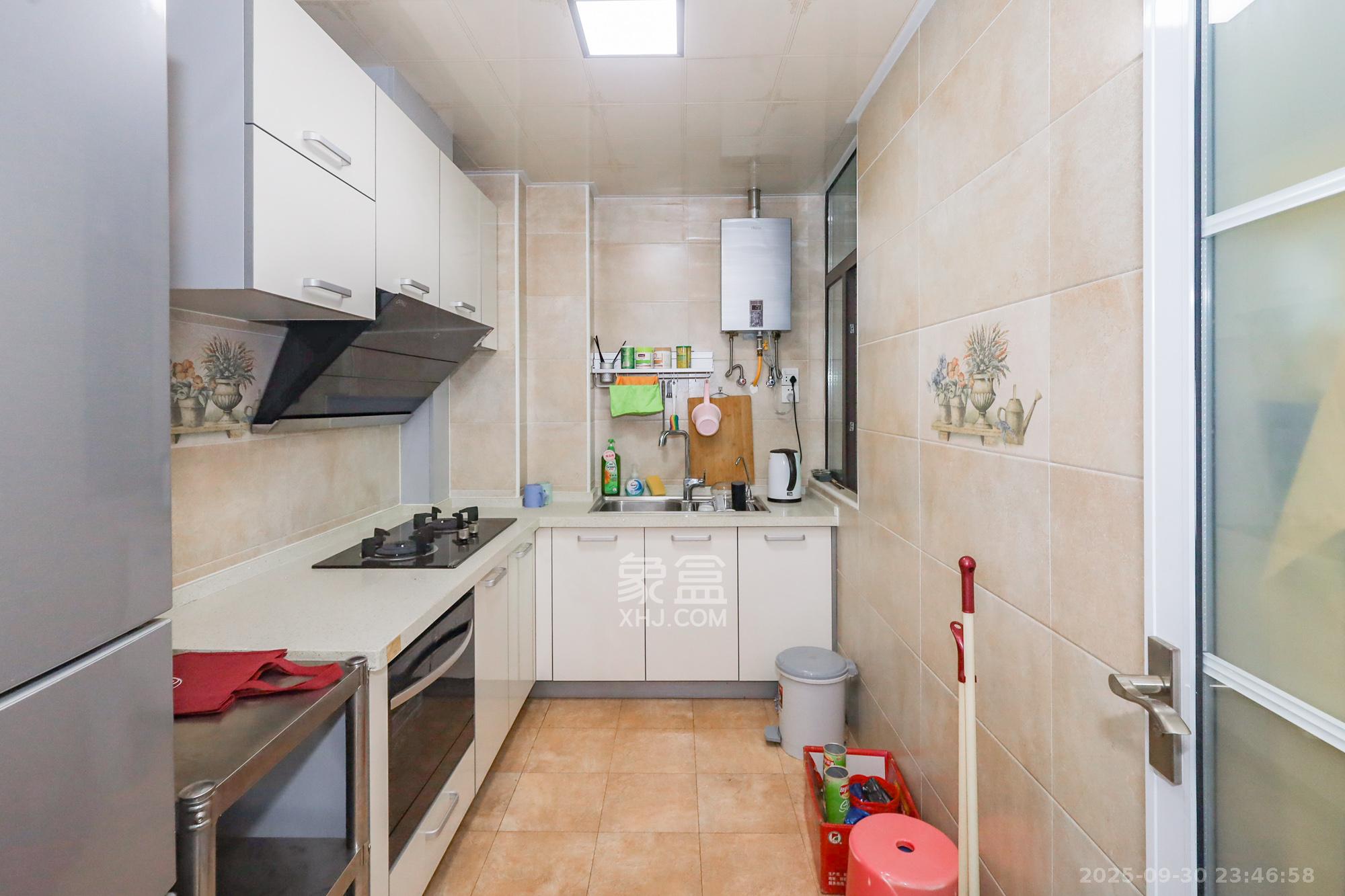 滨江一号(丰泰花园) 2室2厅1卫 102.0万 滨江一号(丰泰花园) 2室2厅1卫 102.0万厨房