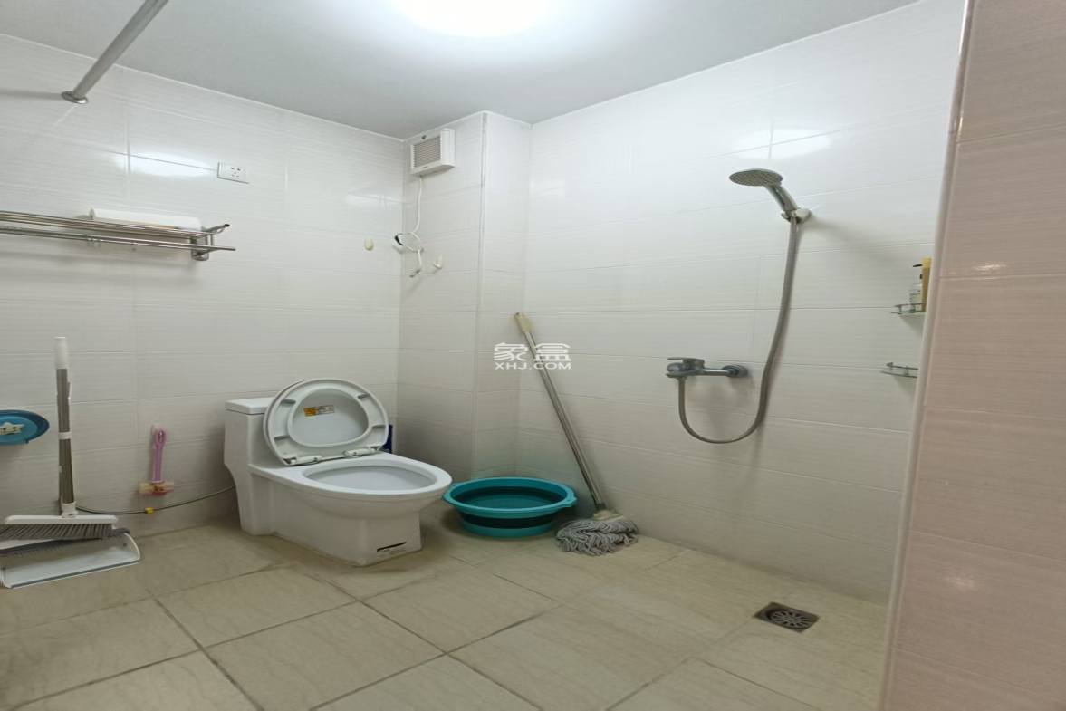 环强御景湾 1室1厅1卫 2100.00元/月 环强御景湾 1室1厅1卫 2100.00元/月室内图