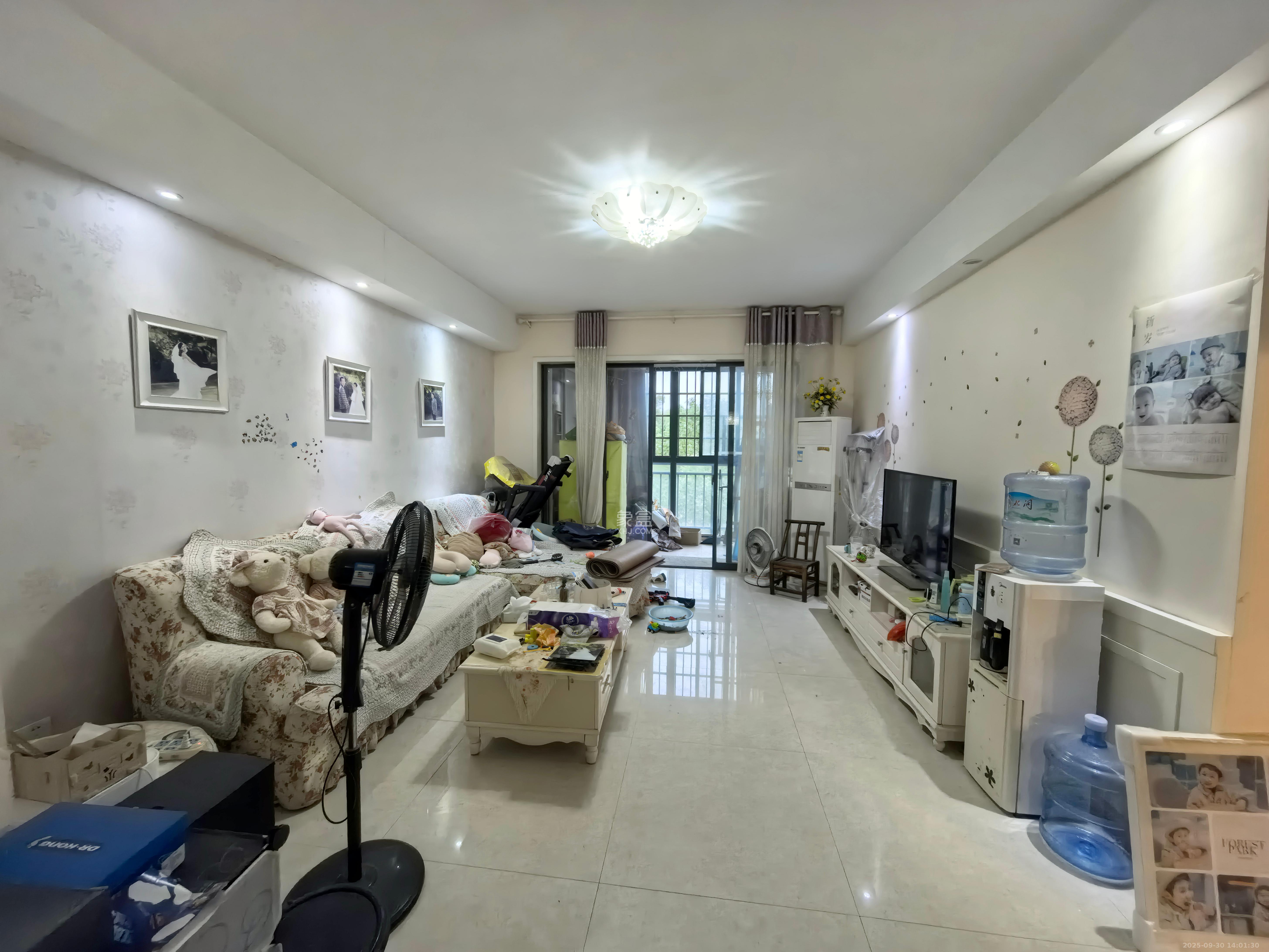 东方锦泰  2室2厅1卫    26.8万客厅