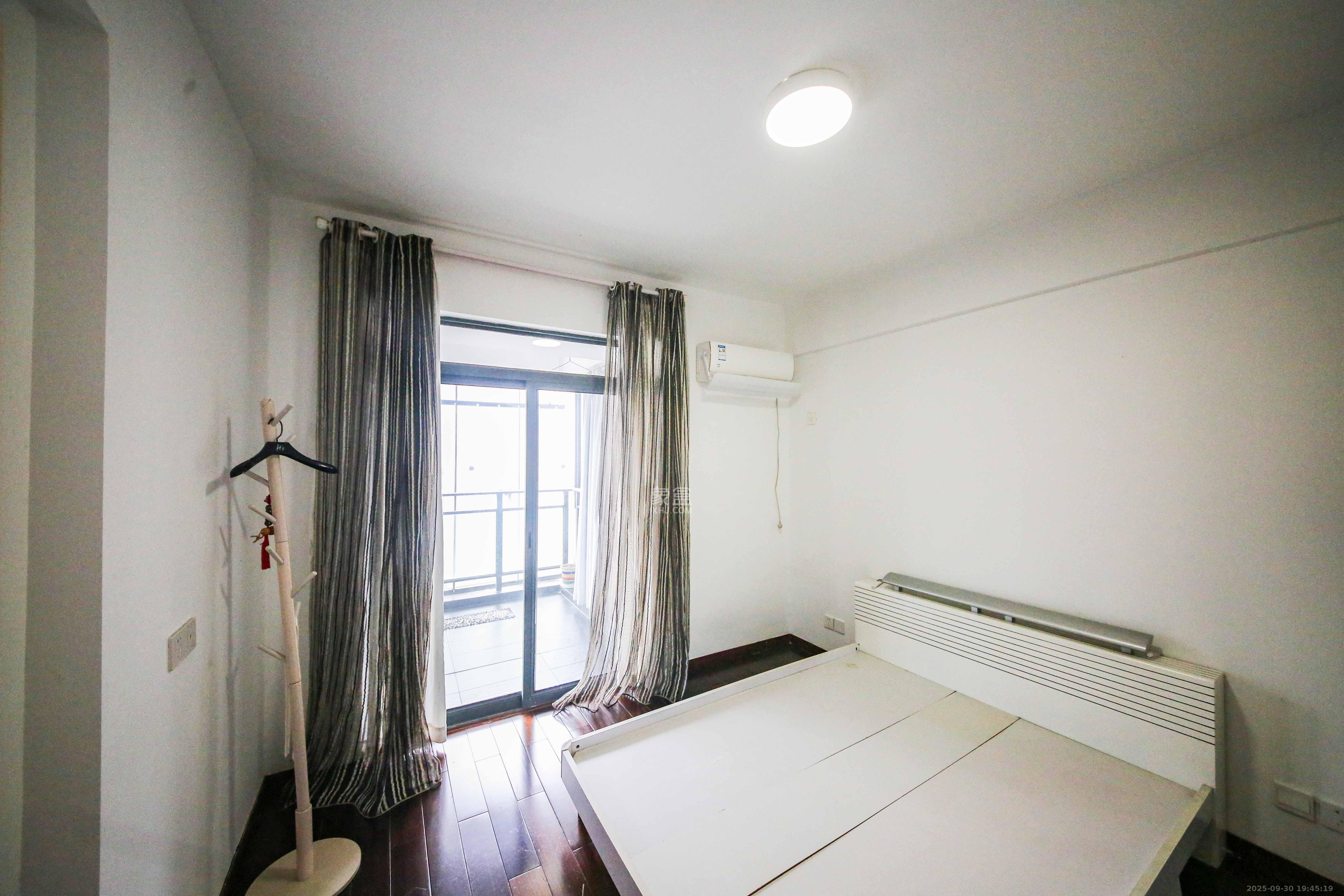 奥林匹克花园  2室2厅1卫    66.0万卧室