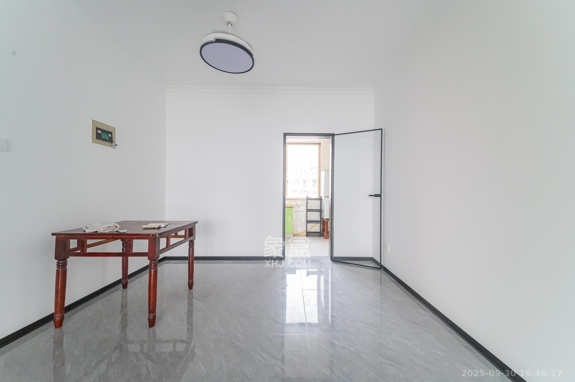 阳光丽景  3室2厅2卫    79.8万客厅