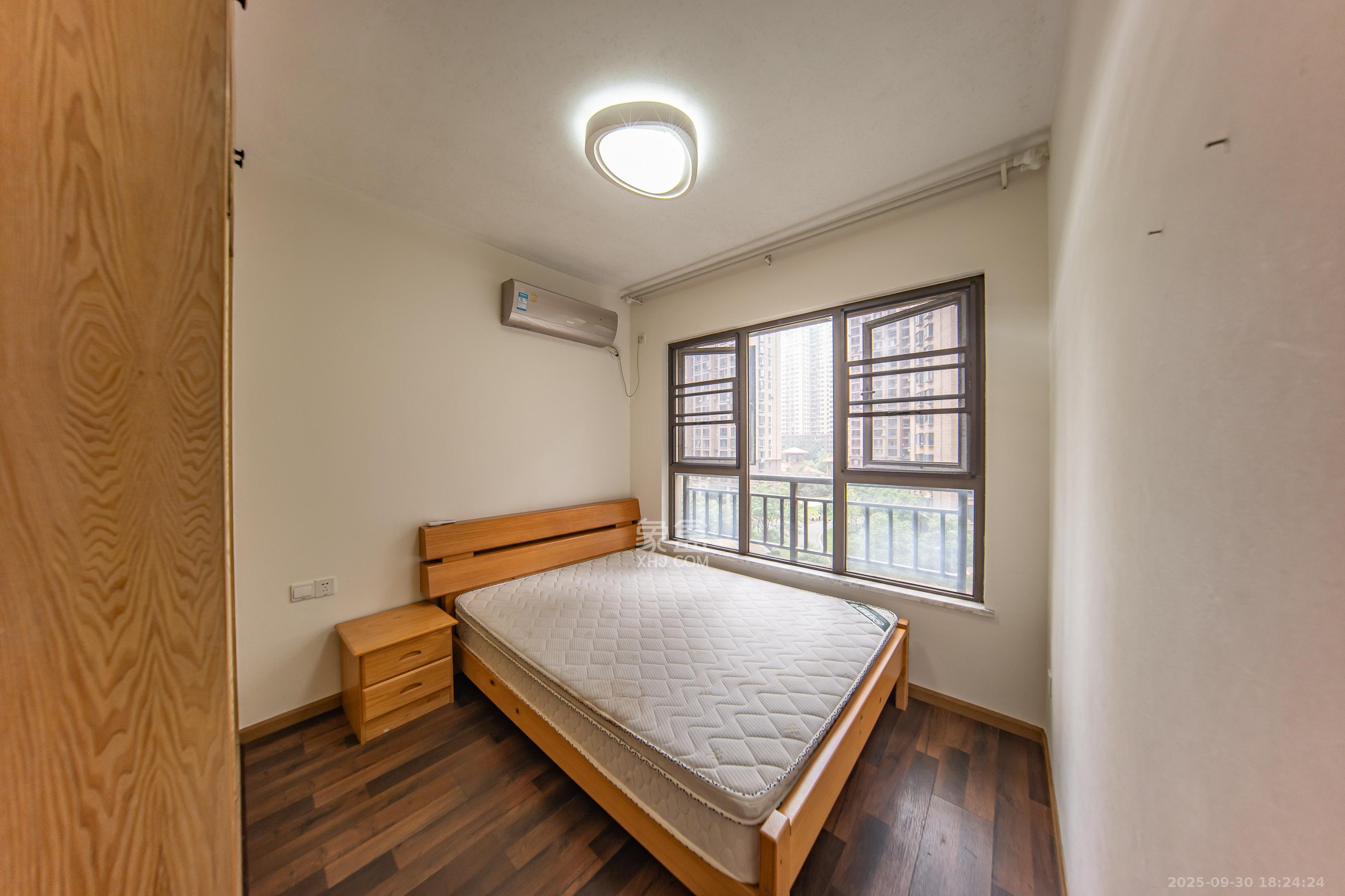 华润橡树湾 1室2厅2卫 100.0万 华润橡树湾 1室2厅2卫 100.0万卧室