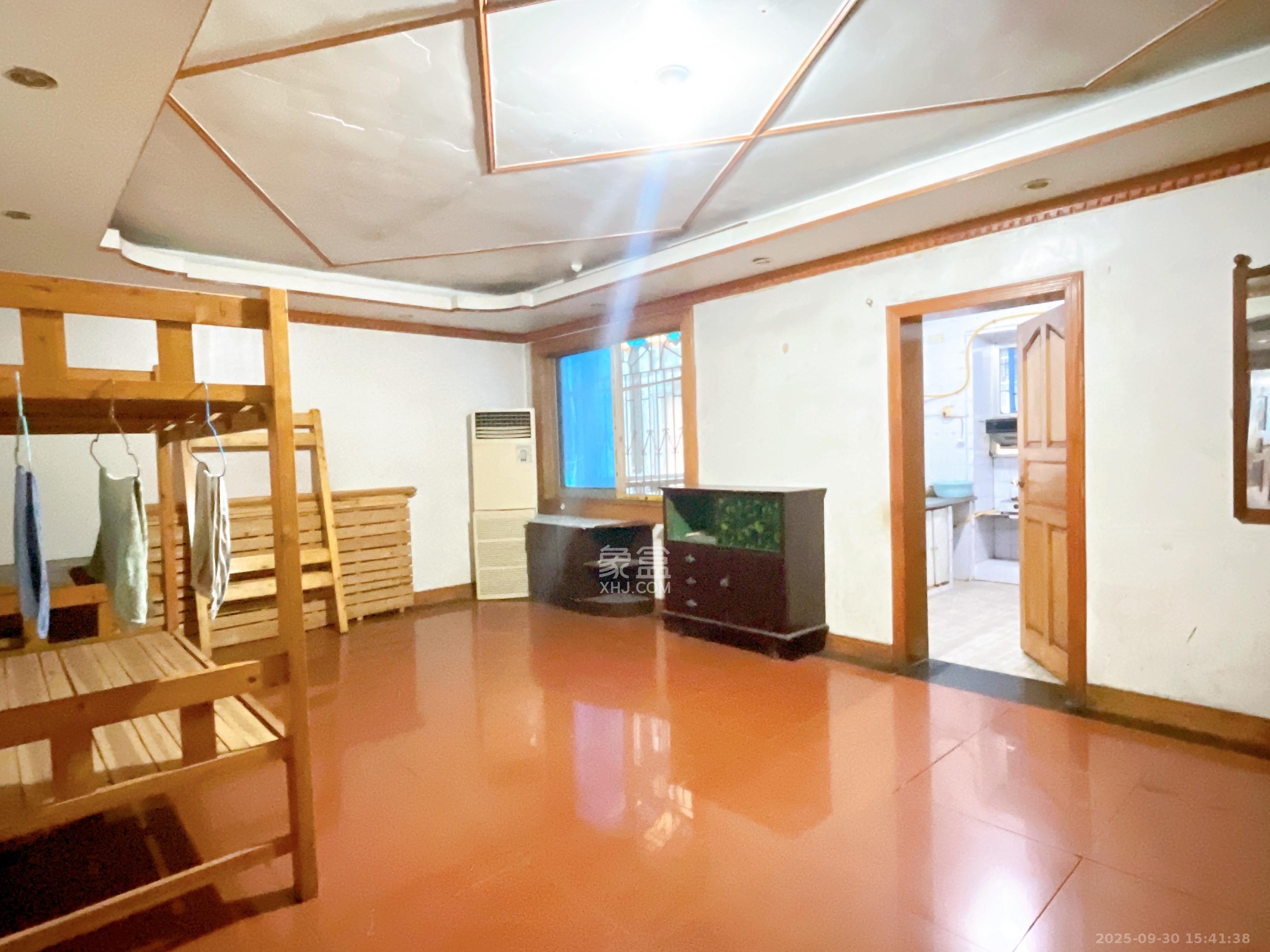 便河边社区 3室2厅2卫 2200.0元/月 便河边社区 3室2厅2卫 2200.0元/月室内图