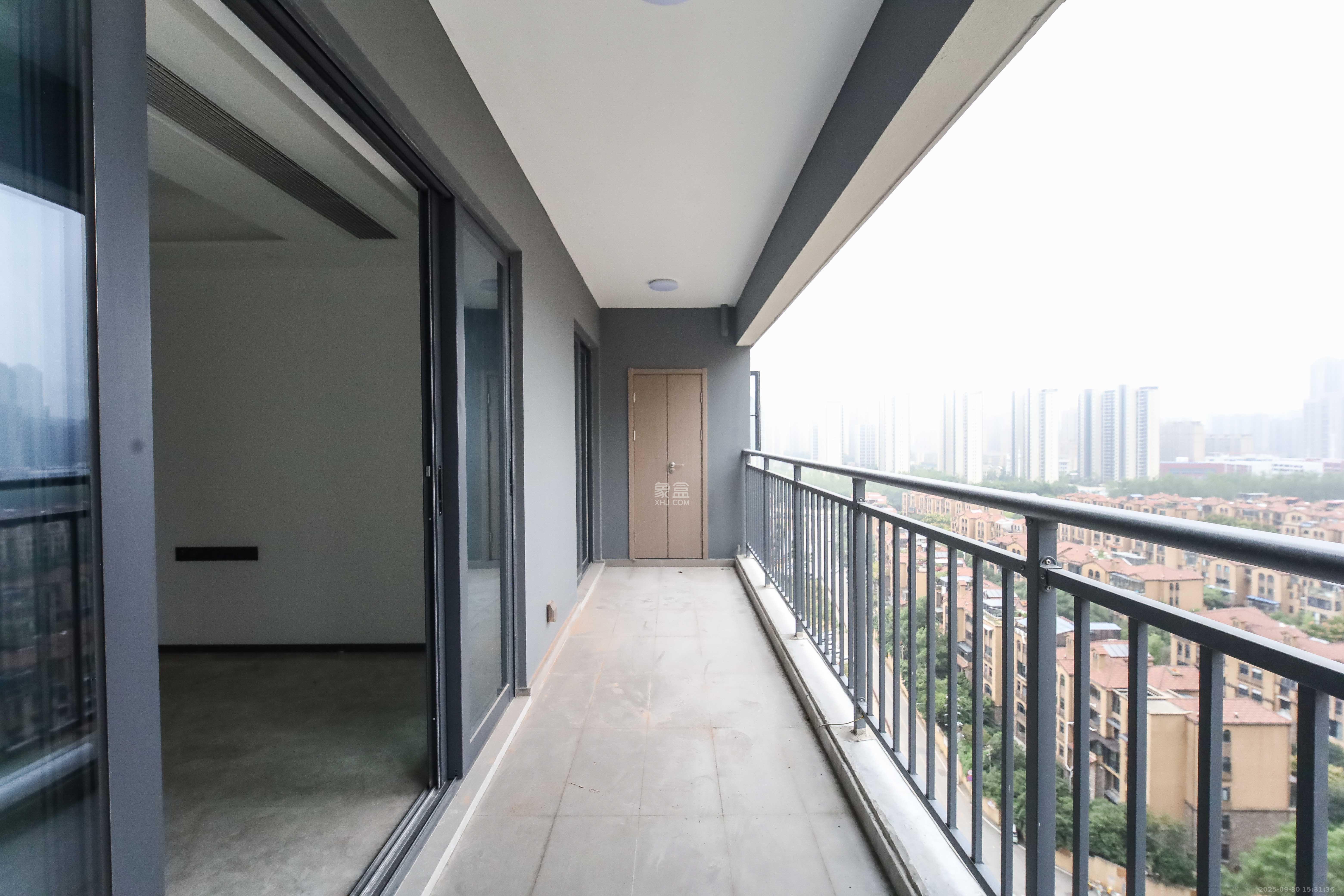 德奥上河城章  4室2厅2卫    228.0万阳台