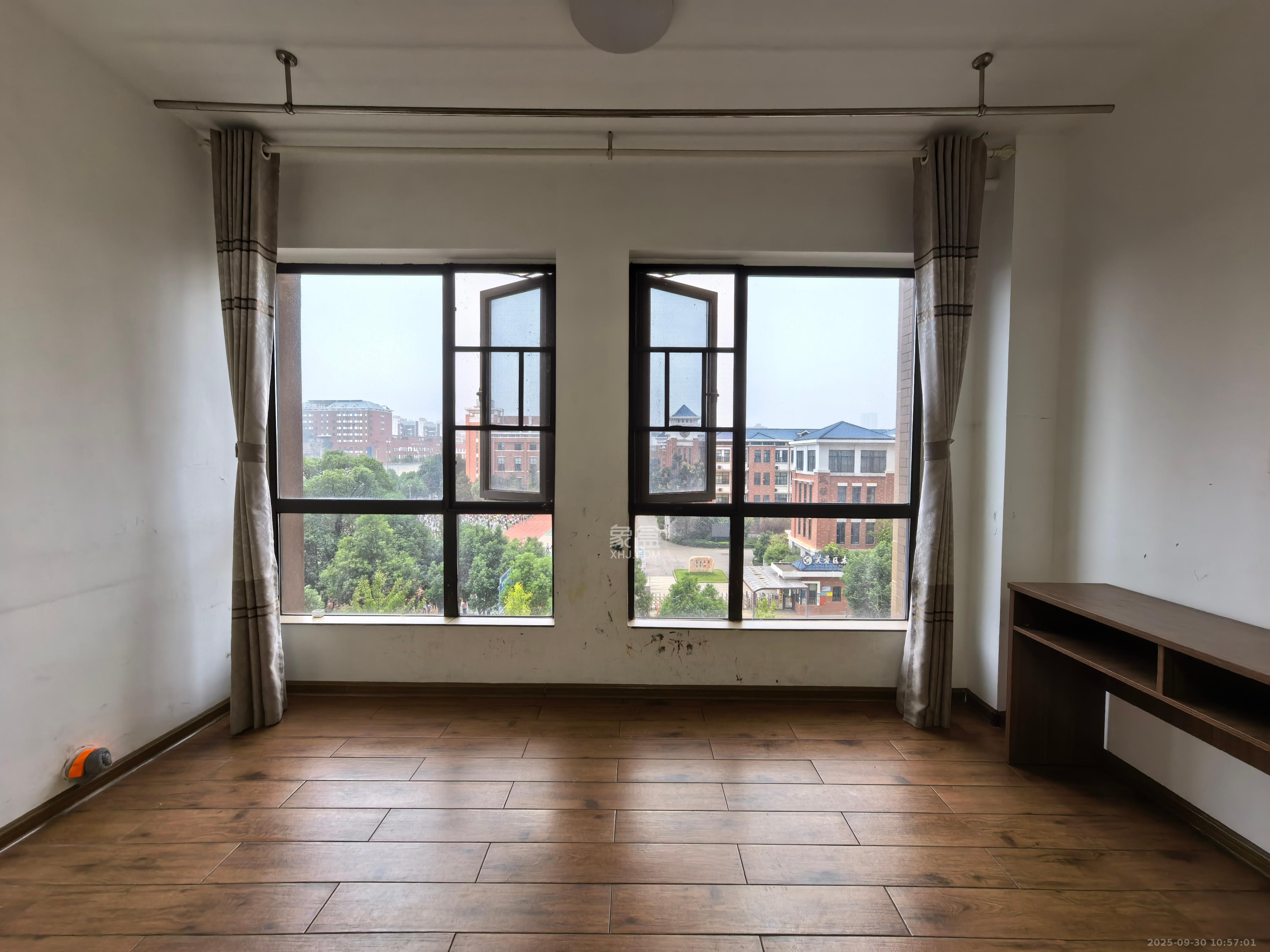 东宜兰园 3室2厅1卫 2500.0元/月 东宜兰园 3室2厅1卫 2500.0元/月室内图