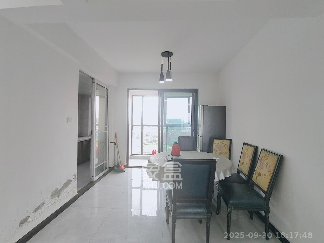 东方美地  3室2厅2卫    2400.0元/月室内图