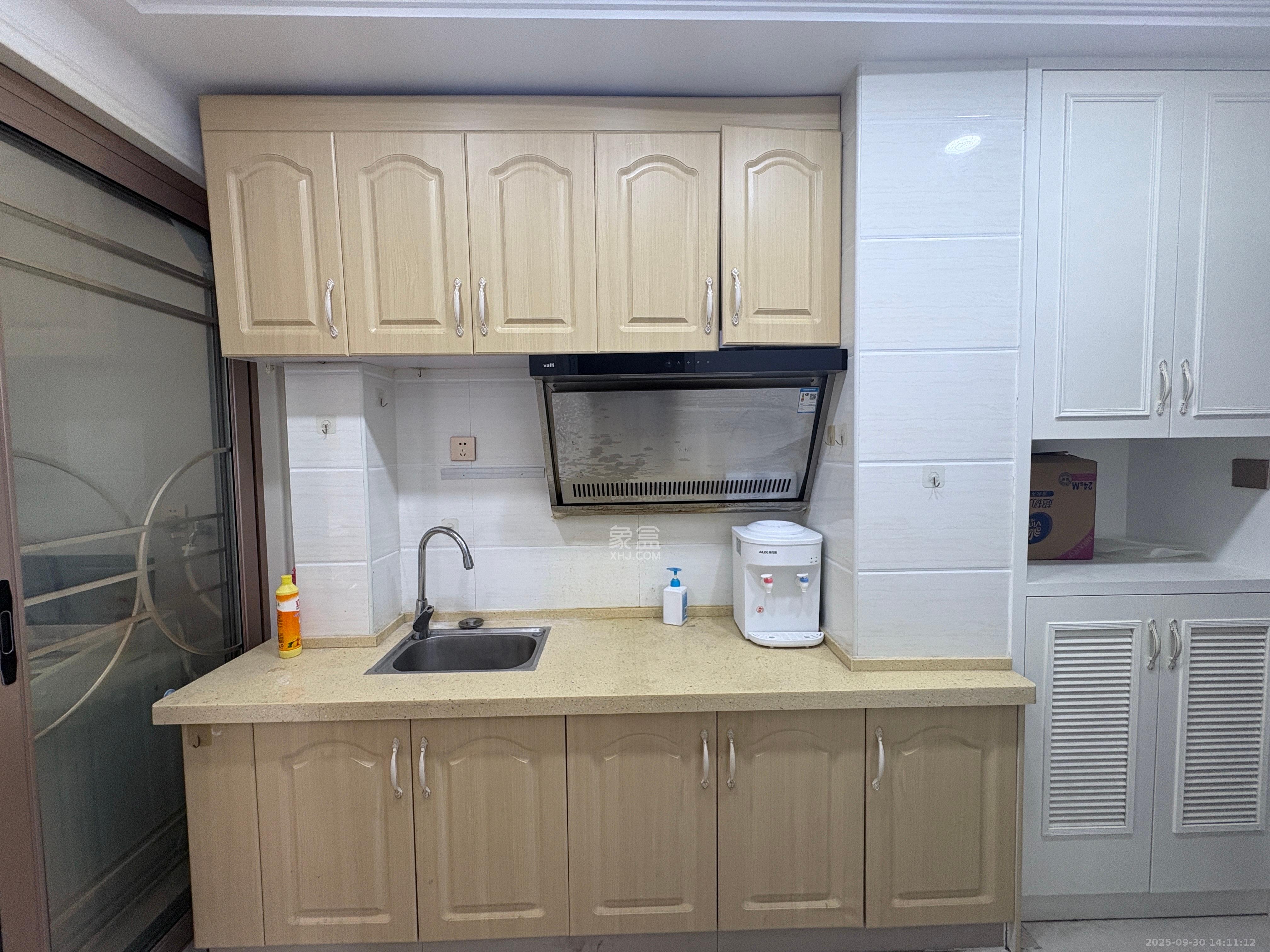 麓谷明珠  1室1厅1卫    2000.0元/月室内图