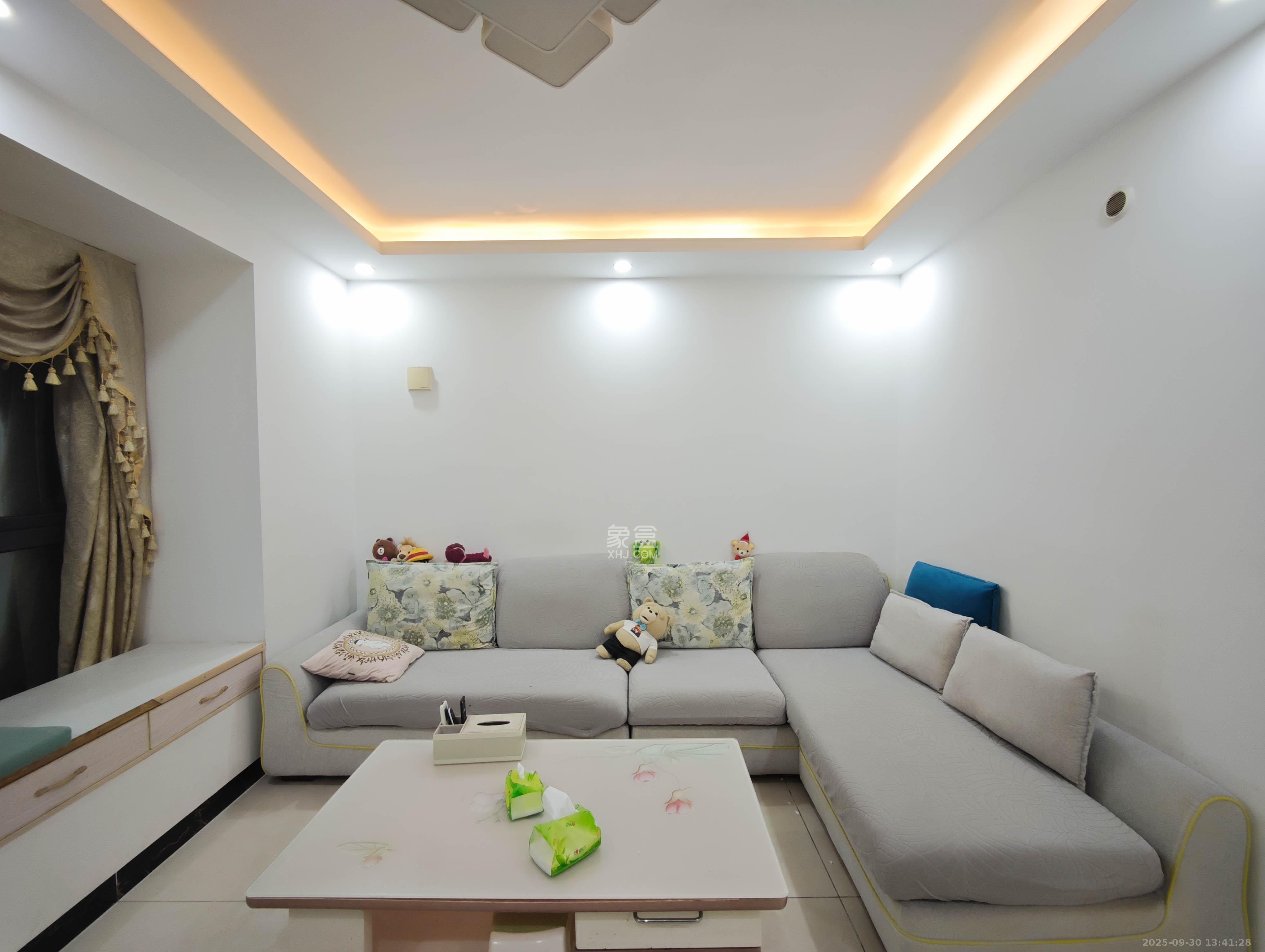 华悦城 2室1厅1卫 83.8万 华悦城 2室1厅1卫 83.8万客厅