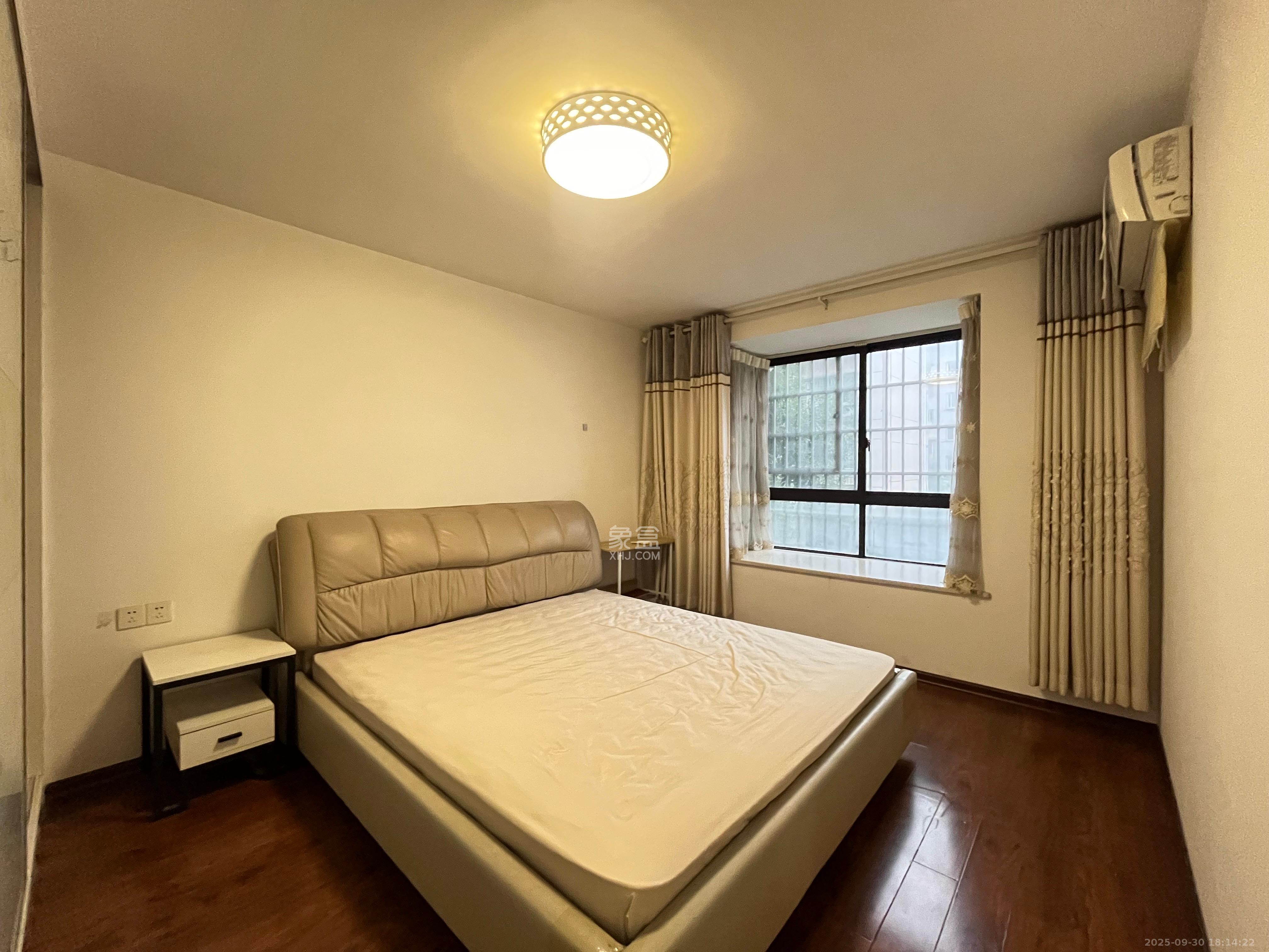 老灯泡厂宿舍（啤酒厂宿舍）  2室2厅1卫    2300.0元/月室内图