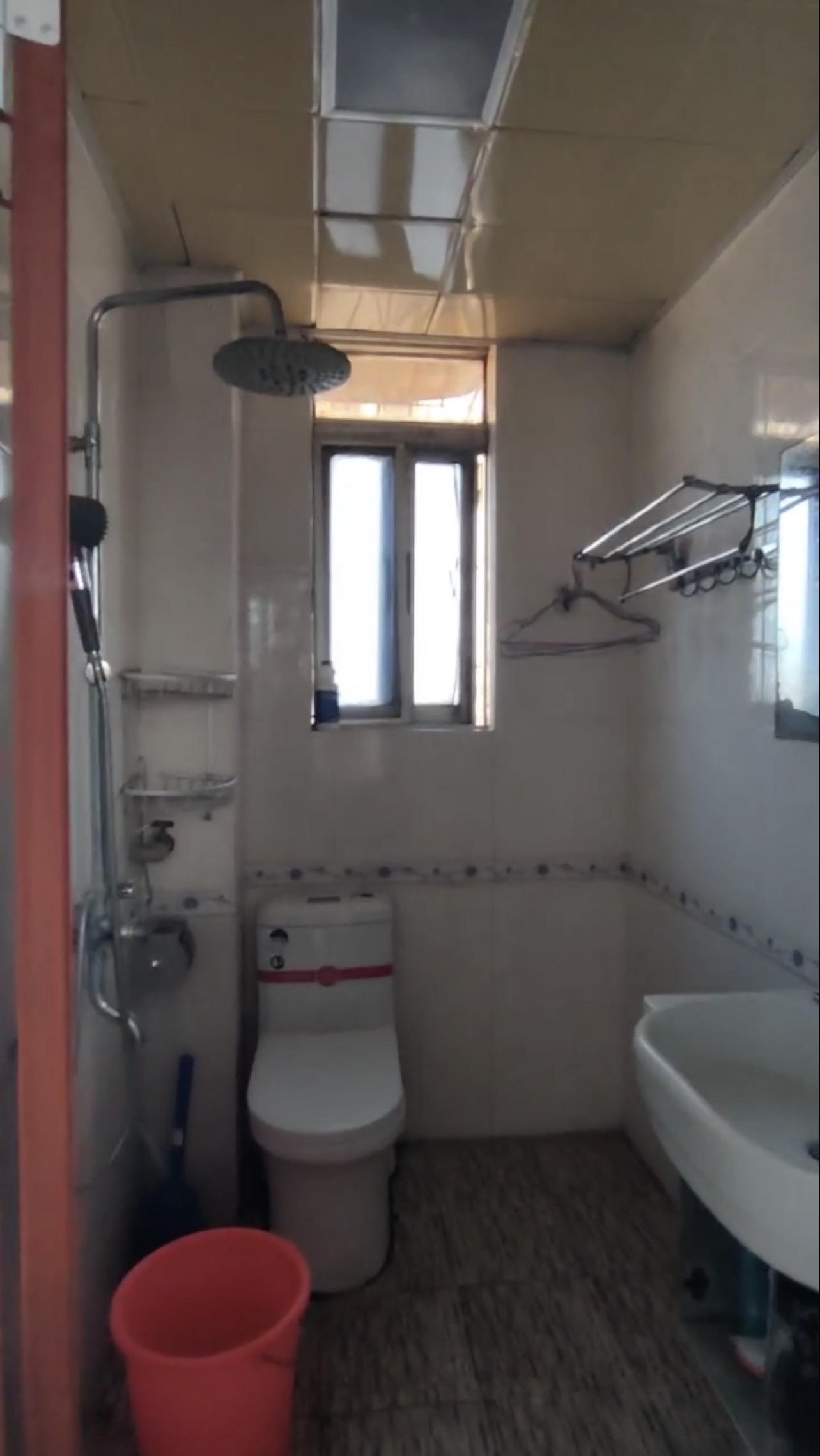 市政府宿舍(新华南路5号)  3室2厅1卫    48.0万 市政府宿舍(新华南路5号)  3室2厅1卫    48.0万客厅