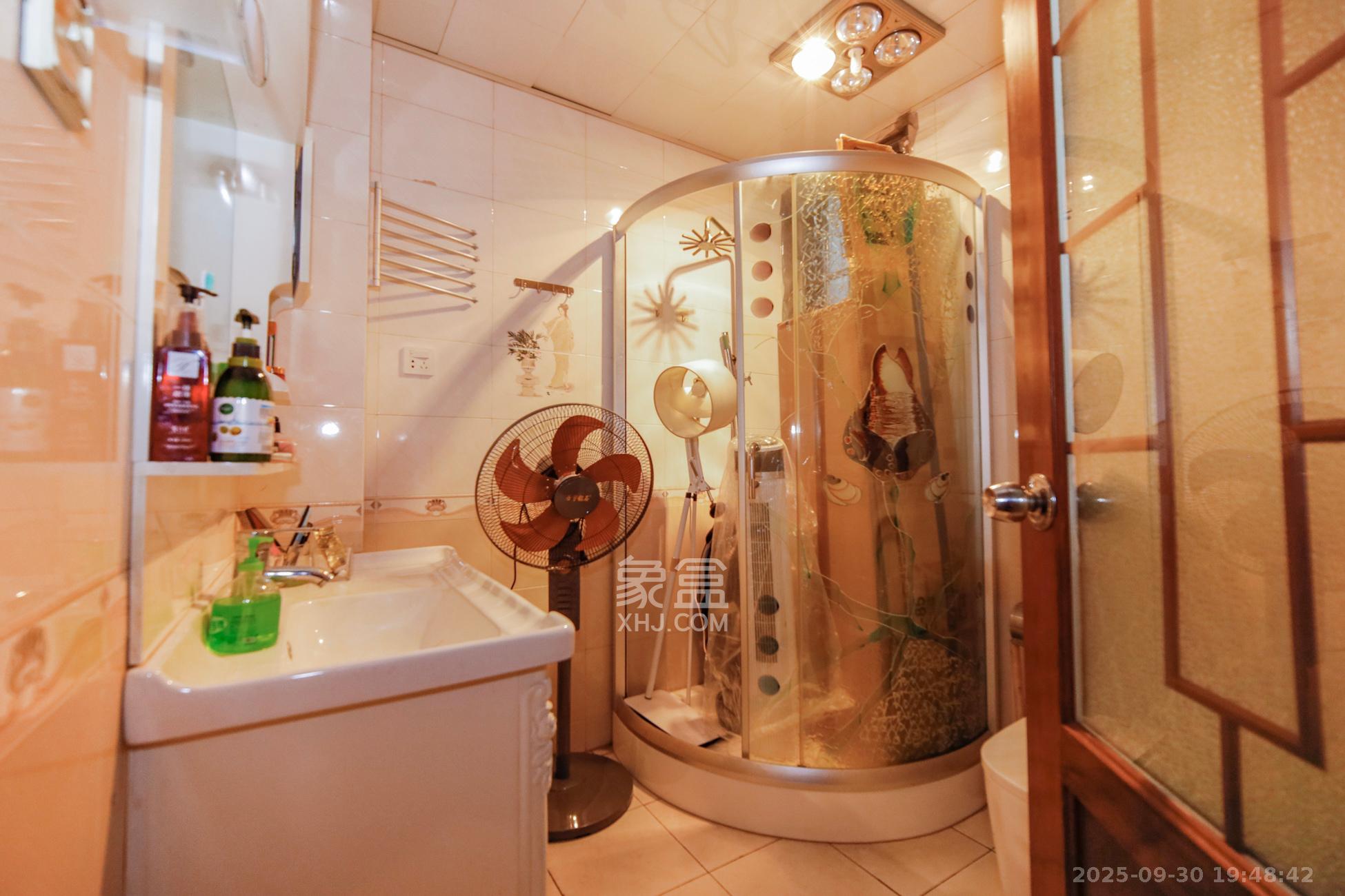 湘水一城(一期)  3室2厅2卫    90.0万卫生间