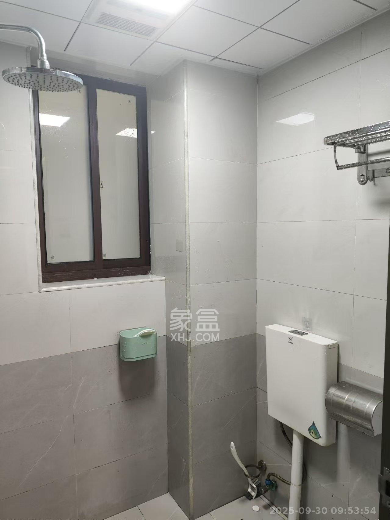 华润置地广场二期 3室2厅2卫 2800.0元/月 华润置地广场二期 3室2厅2卫 2800.0元/月室内图