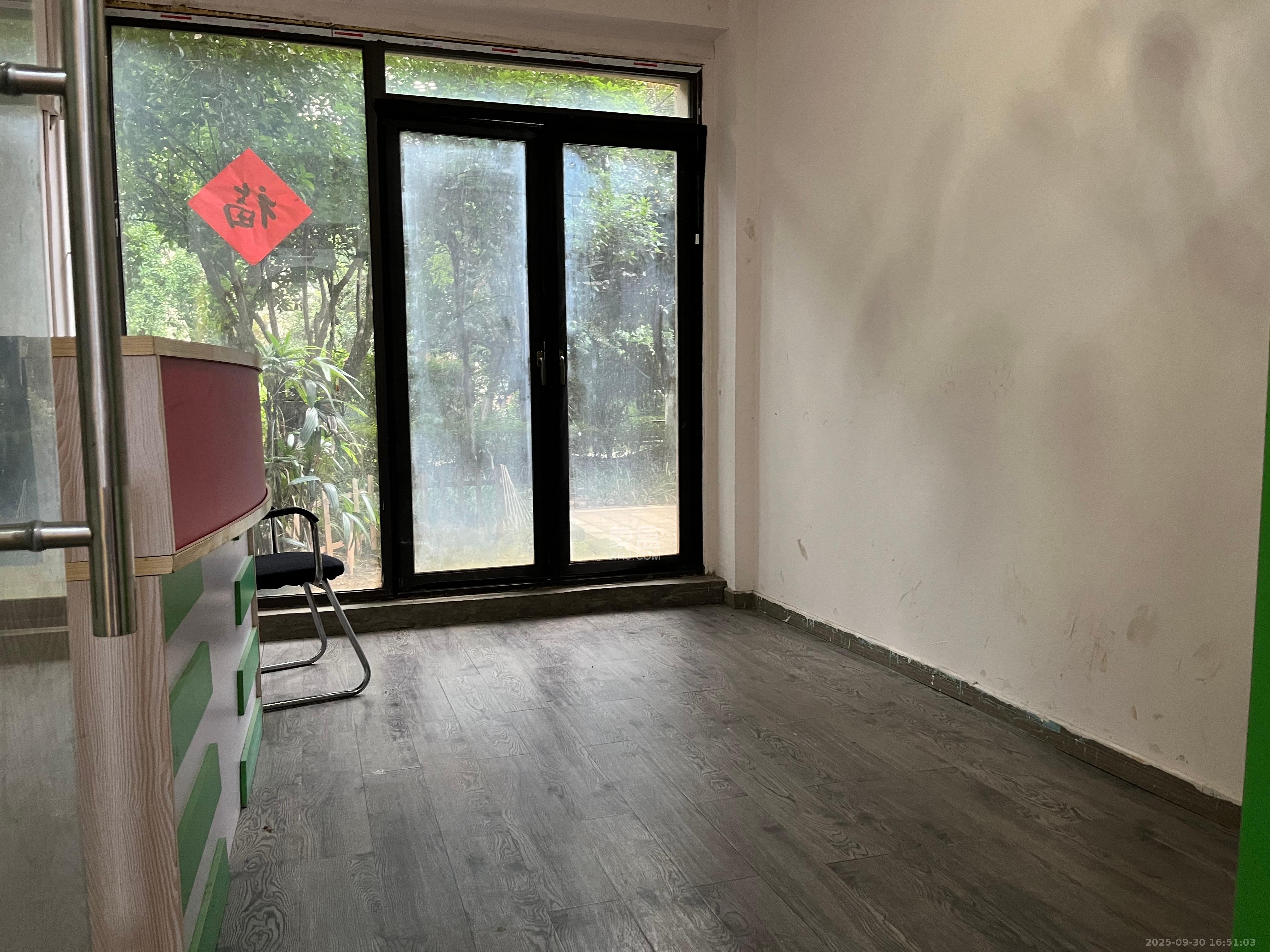 润和紫郡一期 6室2厅2卫 3500.0元/月 润和紫郡一期 6室2厅2卫 3500.0元/月室内图