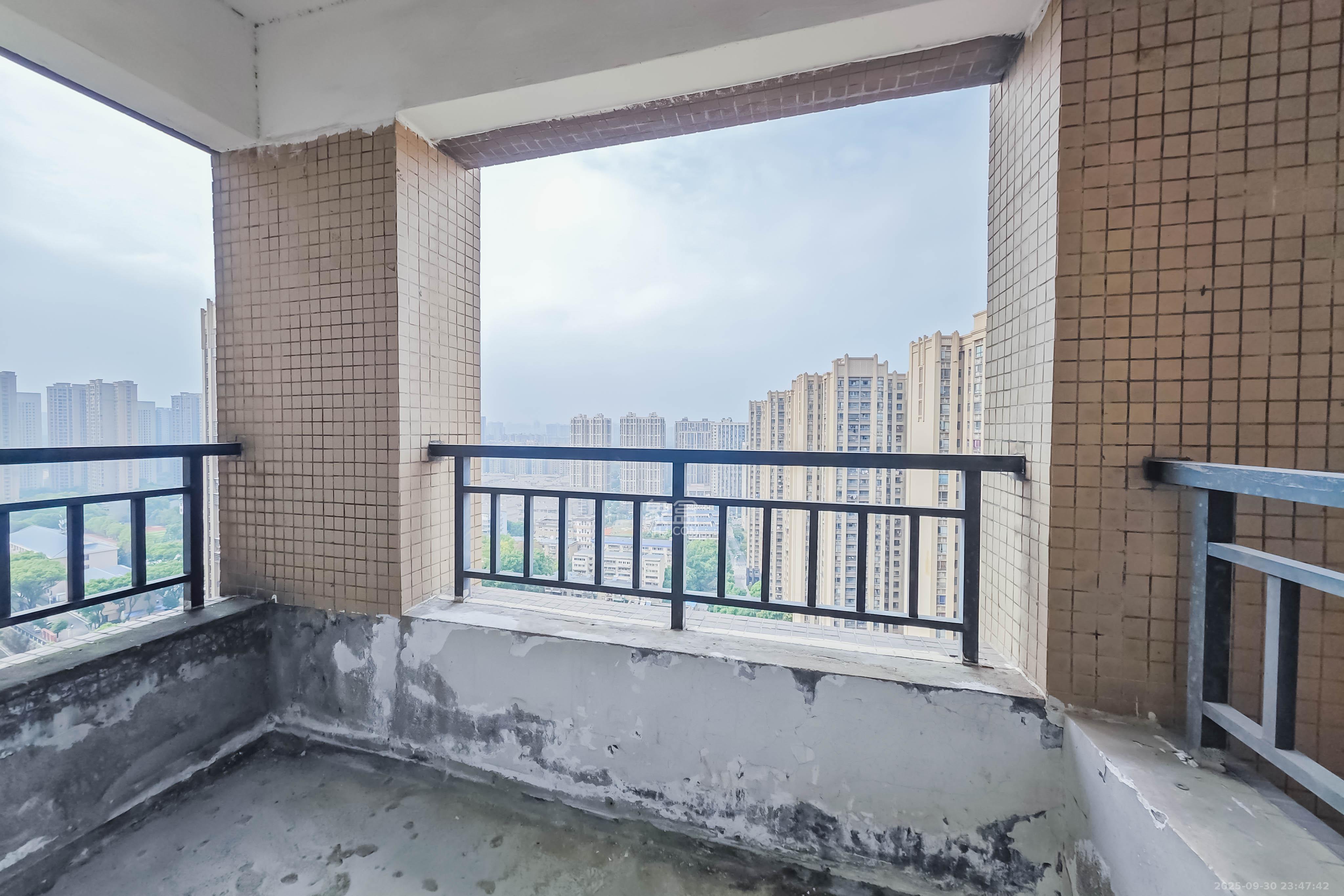 香樟兰亭(朗峰苑)  4室2厅2卫    115.0万 香樟兰亭(朗峰苑)  4室2厅2卫    115.0万其他