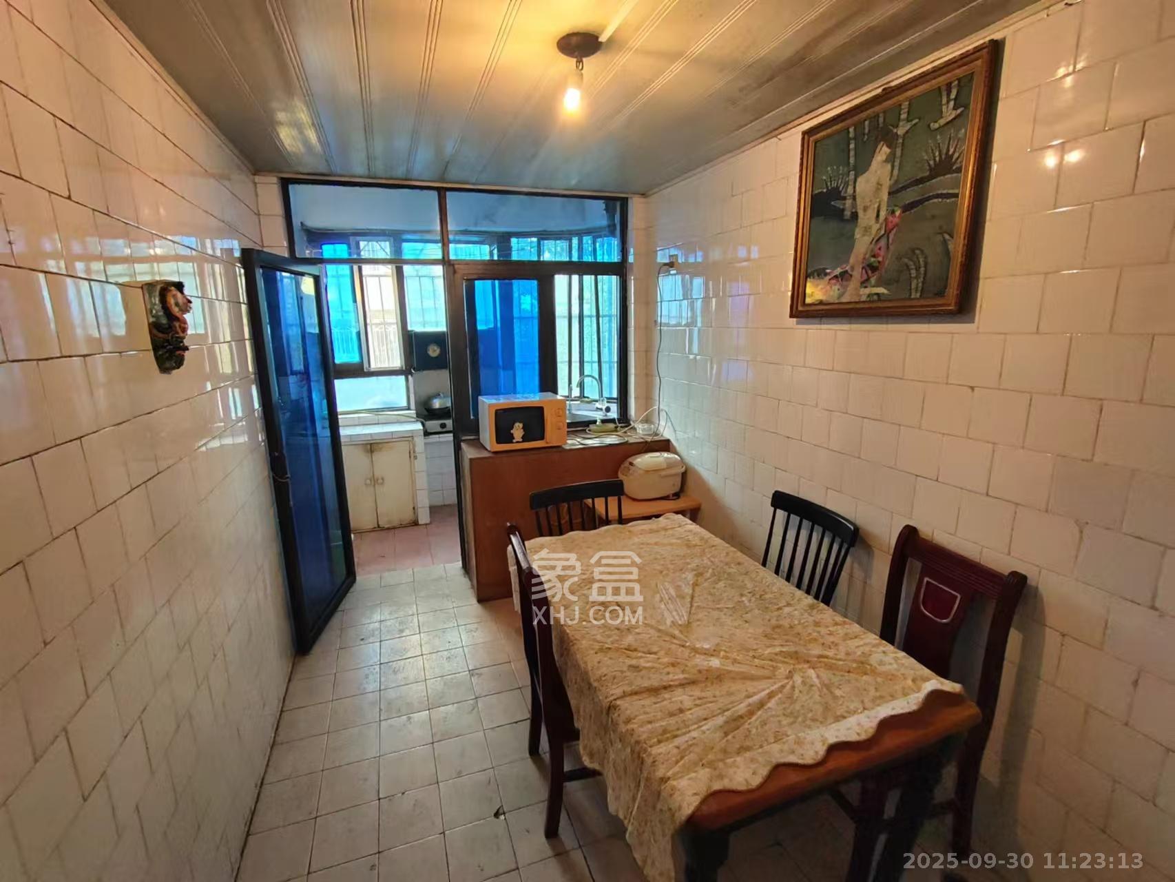 雅泰花园  3室2厅1卫    2500.0元/月室内图