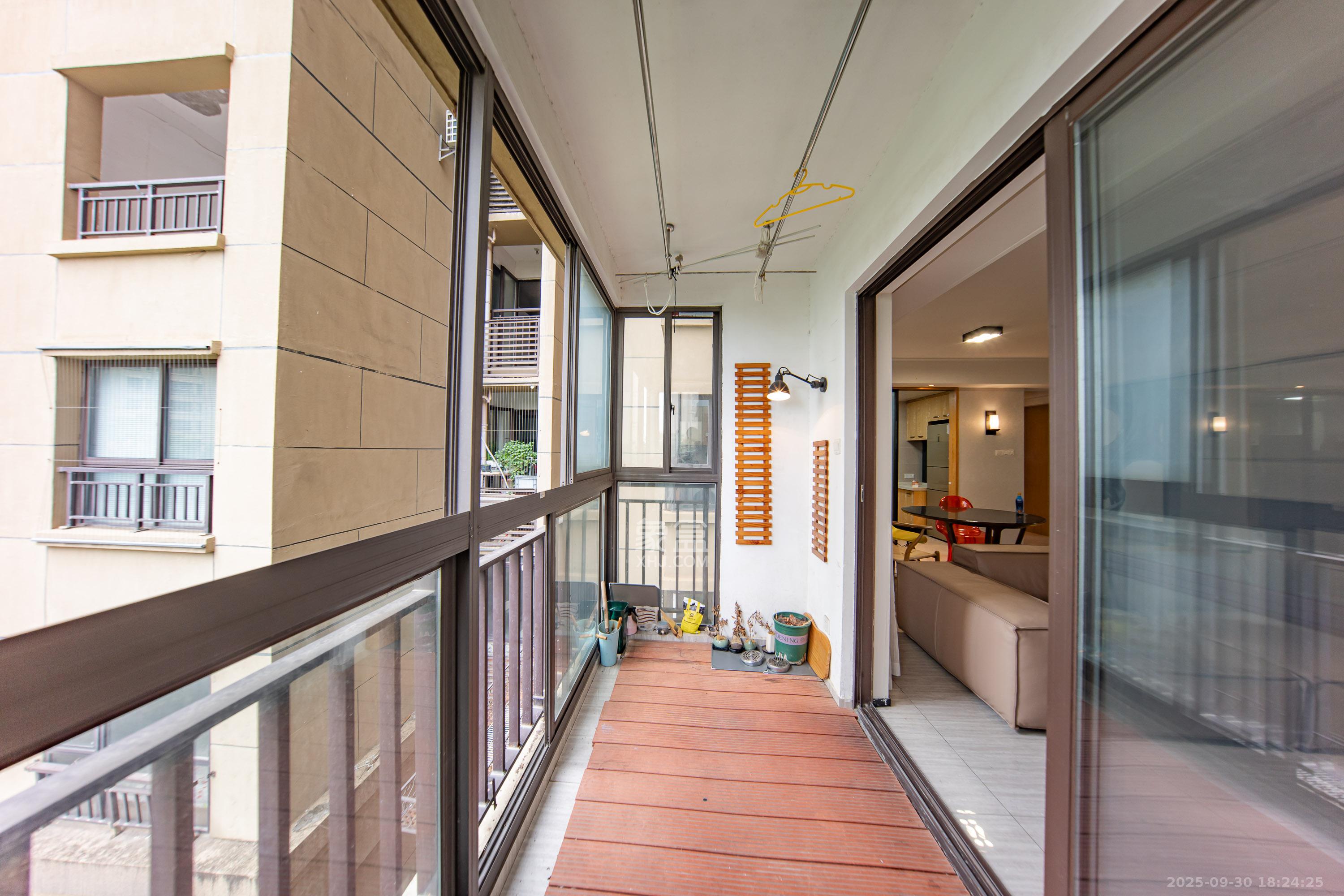 华润橡树湾 1室2厅2卫 100.0万 华润橡树湾 1室2厅2卫 100.0万阳台