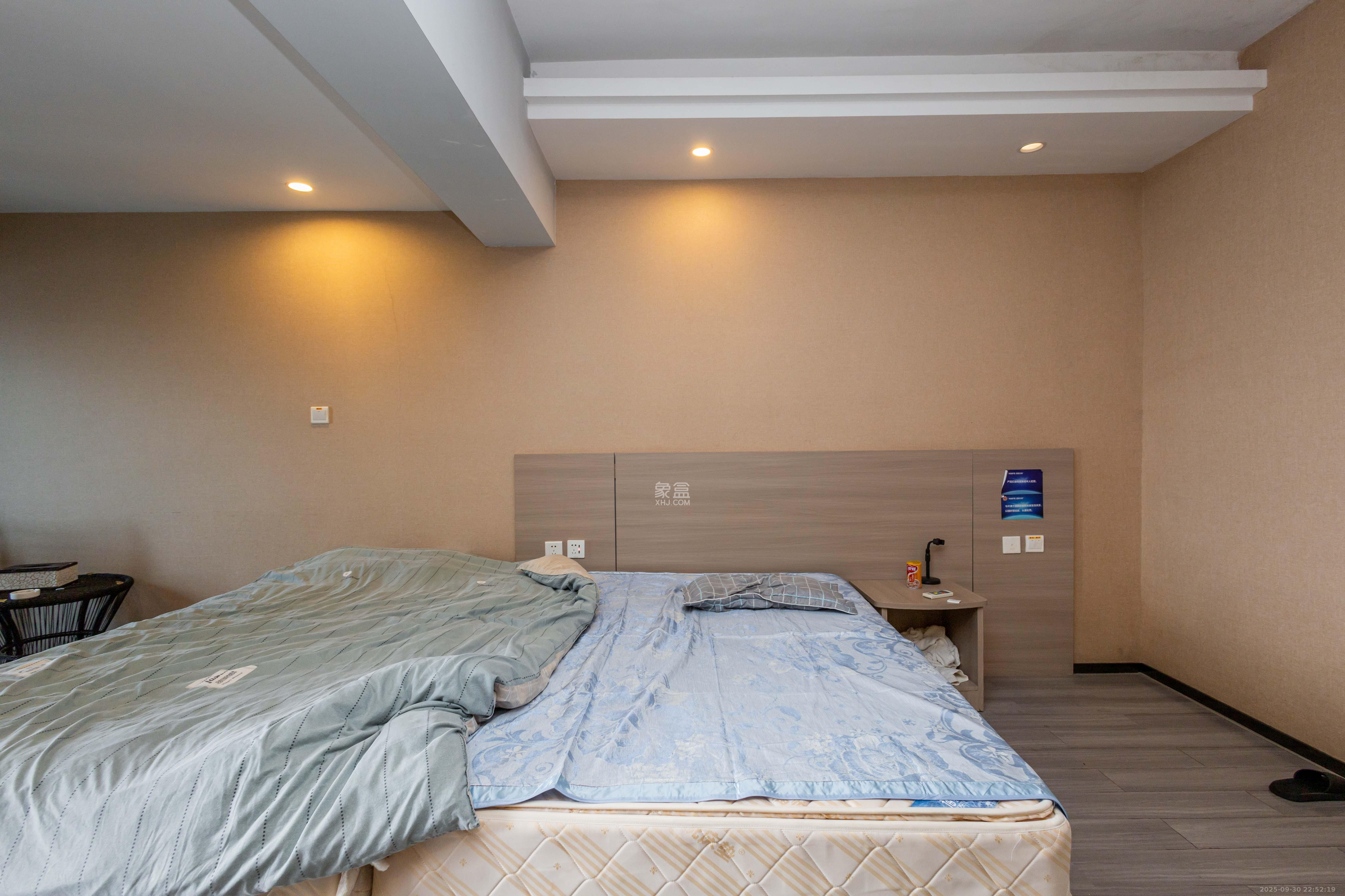 方略90公馆  1室1厅1卫    17.8万 方略90公馆  1室1厅1卫    17.8万客厅