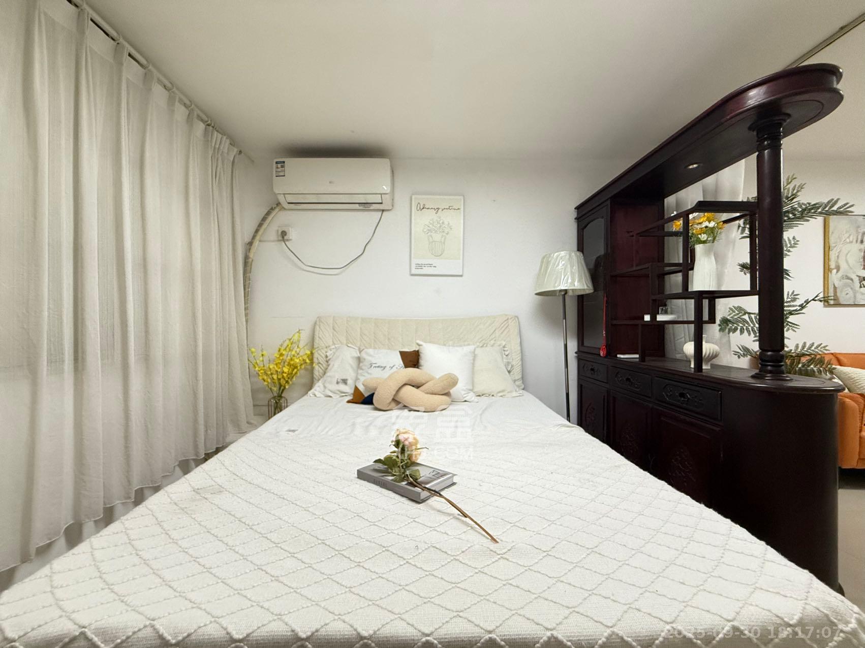 融圣国际 1室1厅1卫 2800.0元/月 融圣国际 1室1厅1卫 2800.0元/月室内图