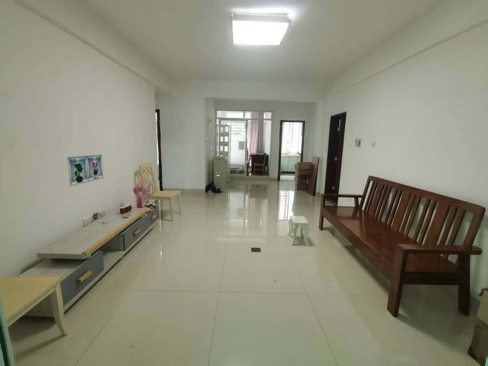 天上人间  3室2厅1卫    2700.0元/月室内图