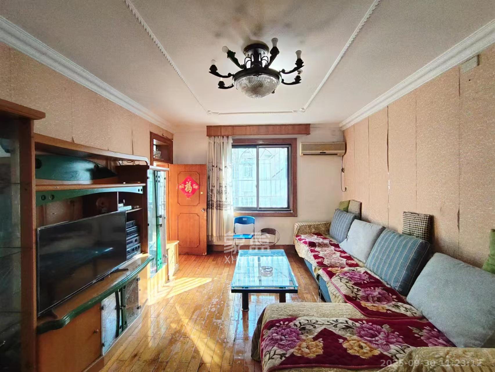 雅泰花园  3室2厅1卫    2500.0元/月室内图